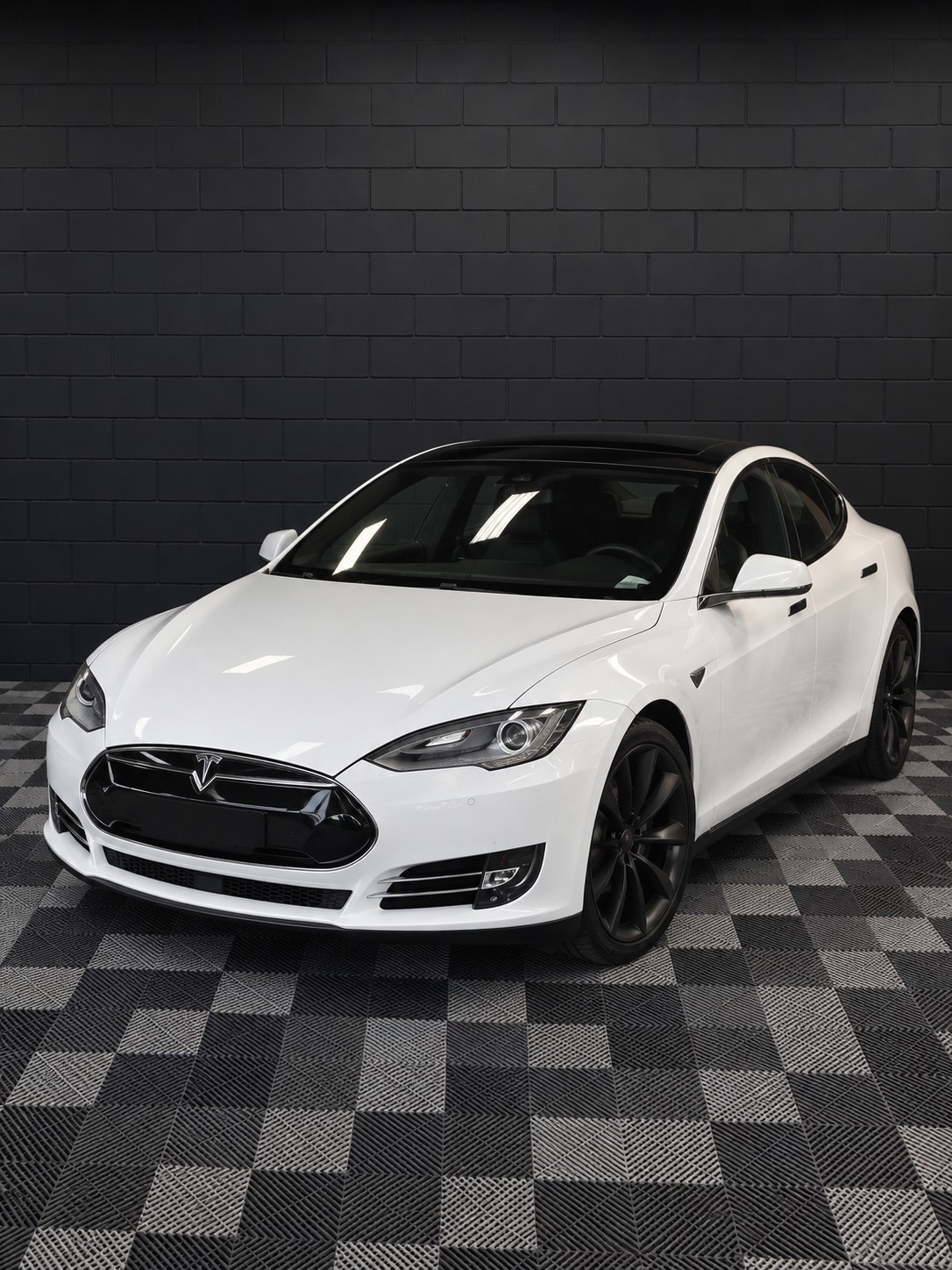 TESLA Model S 85 D-image-3
