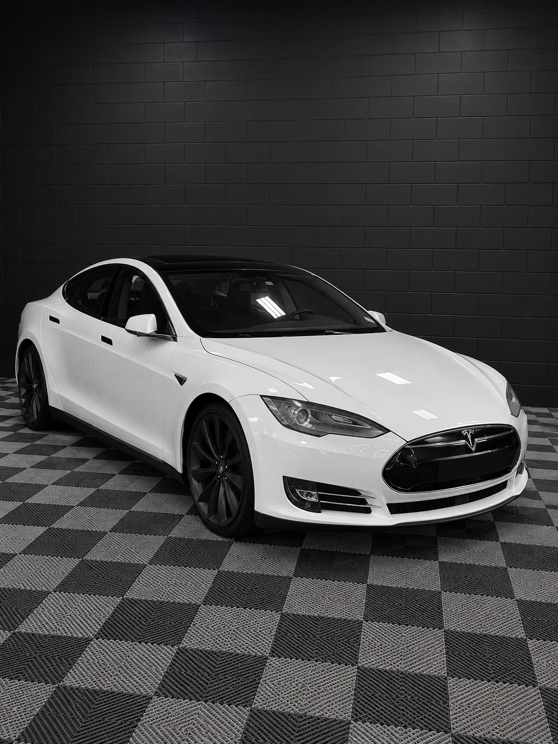 TESLA Model S 85 D-image-1