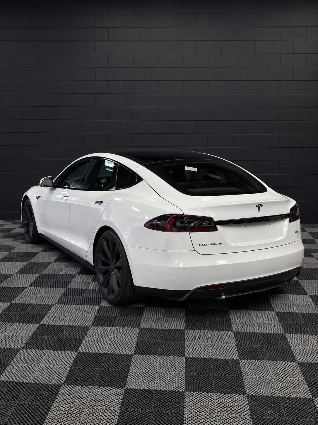 TESLA Model S 85 D-image-2