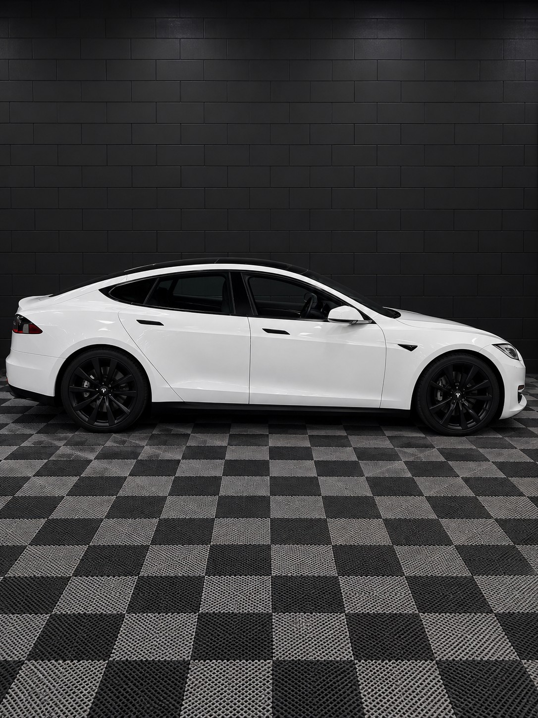 TESLA Model S 85 D-image-5