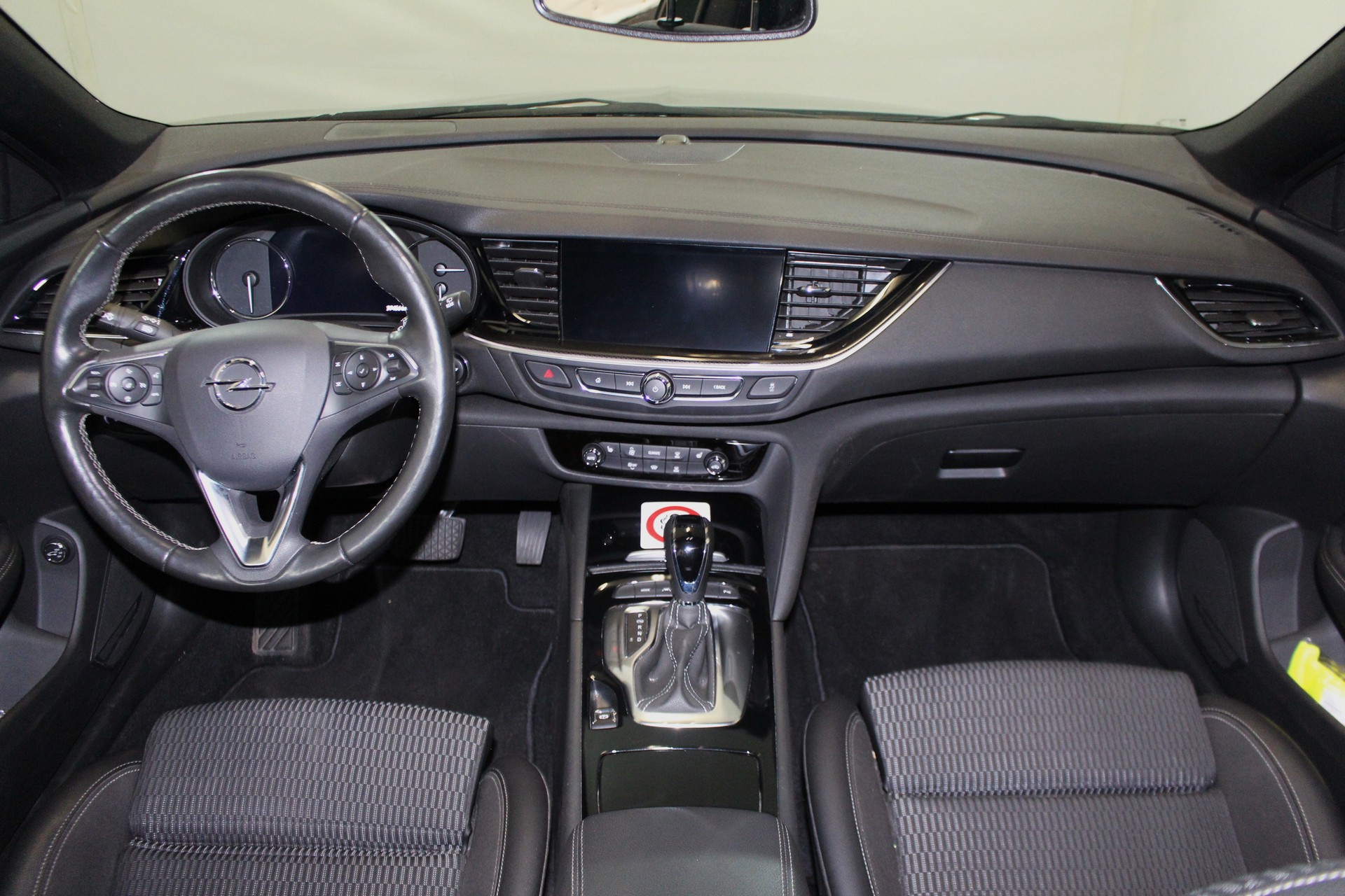 OPEL Insignia Sports Tourer 2.0 T Elegance-image-12