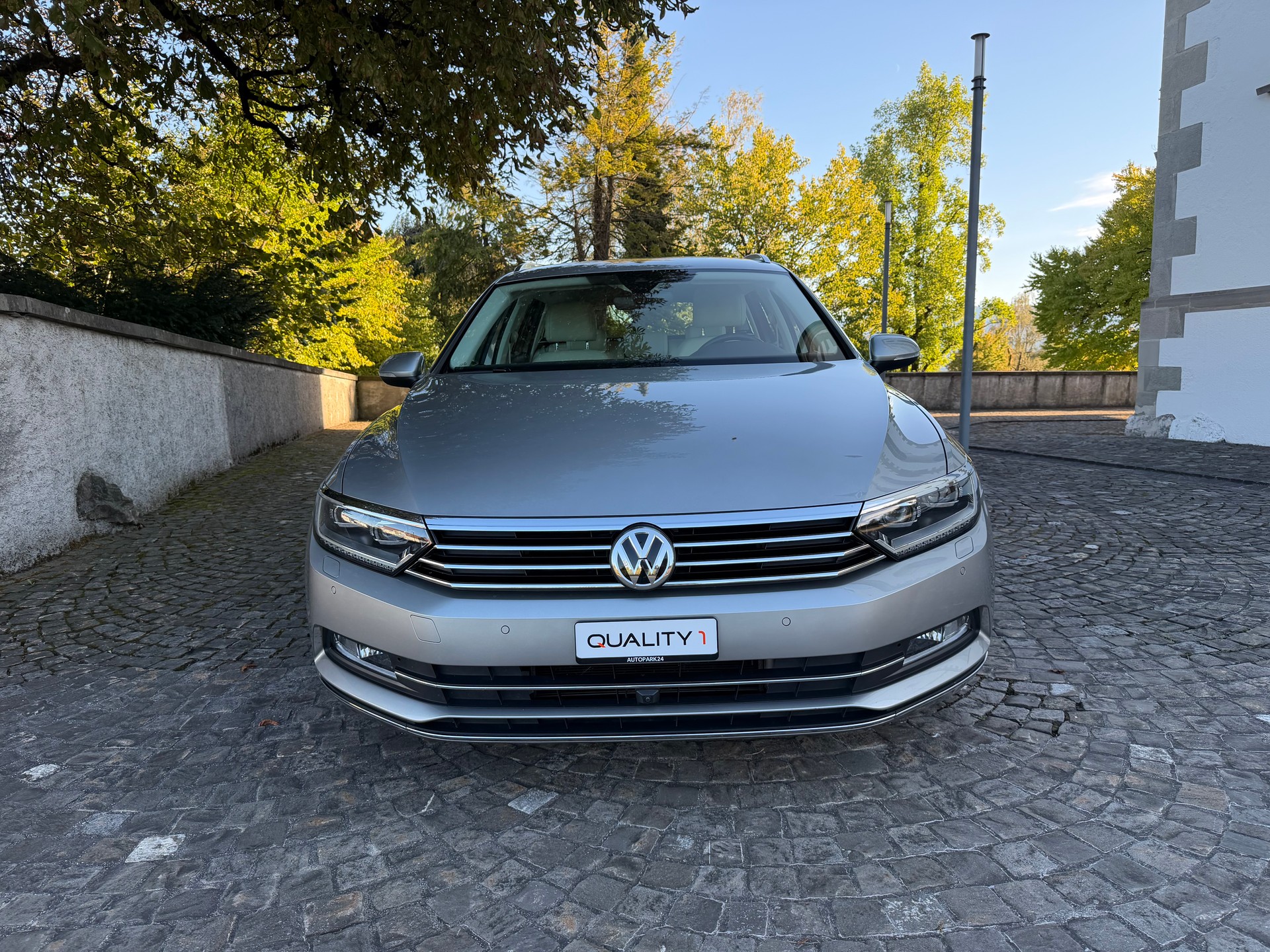 VW Passat Variant 1.4 TSI ACT BMT Highline DSG / Ab MFK / Service gepflegt/ 8 Fach / 36 Monate Garantie /Leder/LED/Apple Carplay-image-1