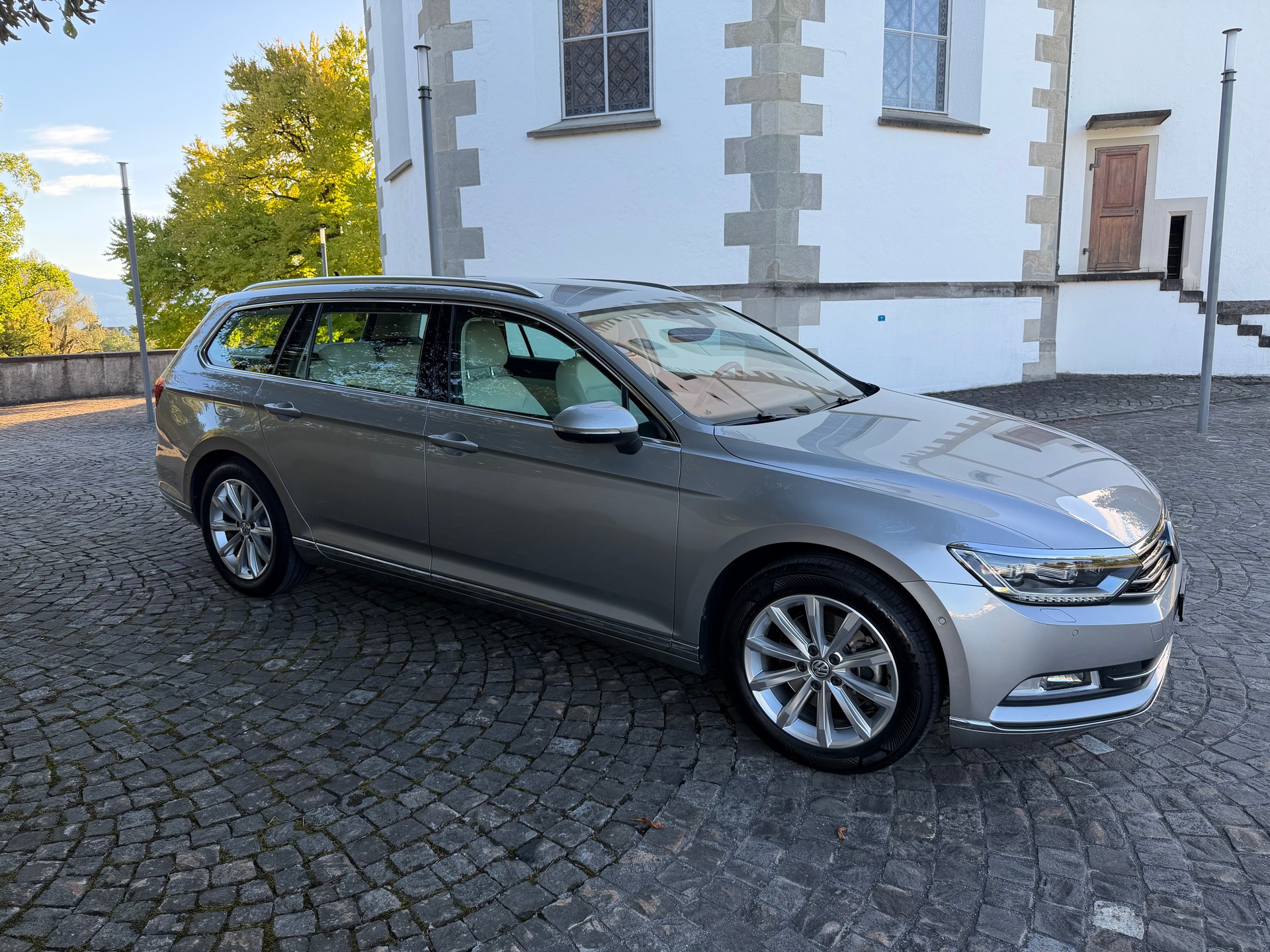 VW Passat Variant 1.4 TSI ACT BMT Highline DSG / Ab MFK / Service gepflegt/ 8 Fach / 36 Monate Garantie /Leder/LED/Apple Carplay-image-2