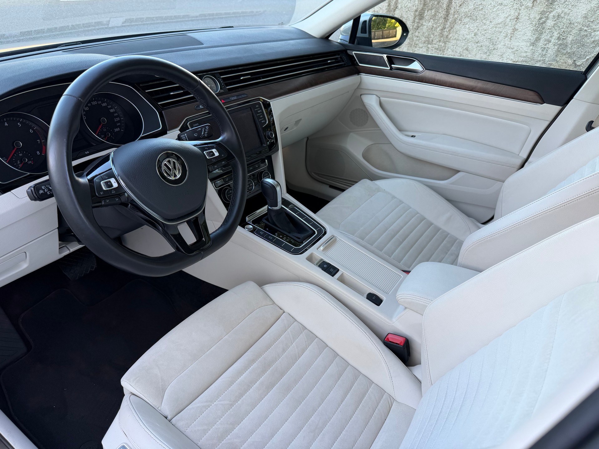 VW Passat Variant 1.4 TSI ACT BMT Highline DSG / Ab MFK / Service gepflegt/ 8 Fach / 36 Monate Garantie /Leder/LED/Apple Carplay-image-7