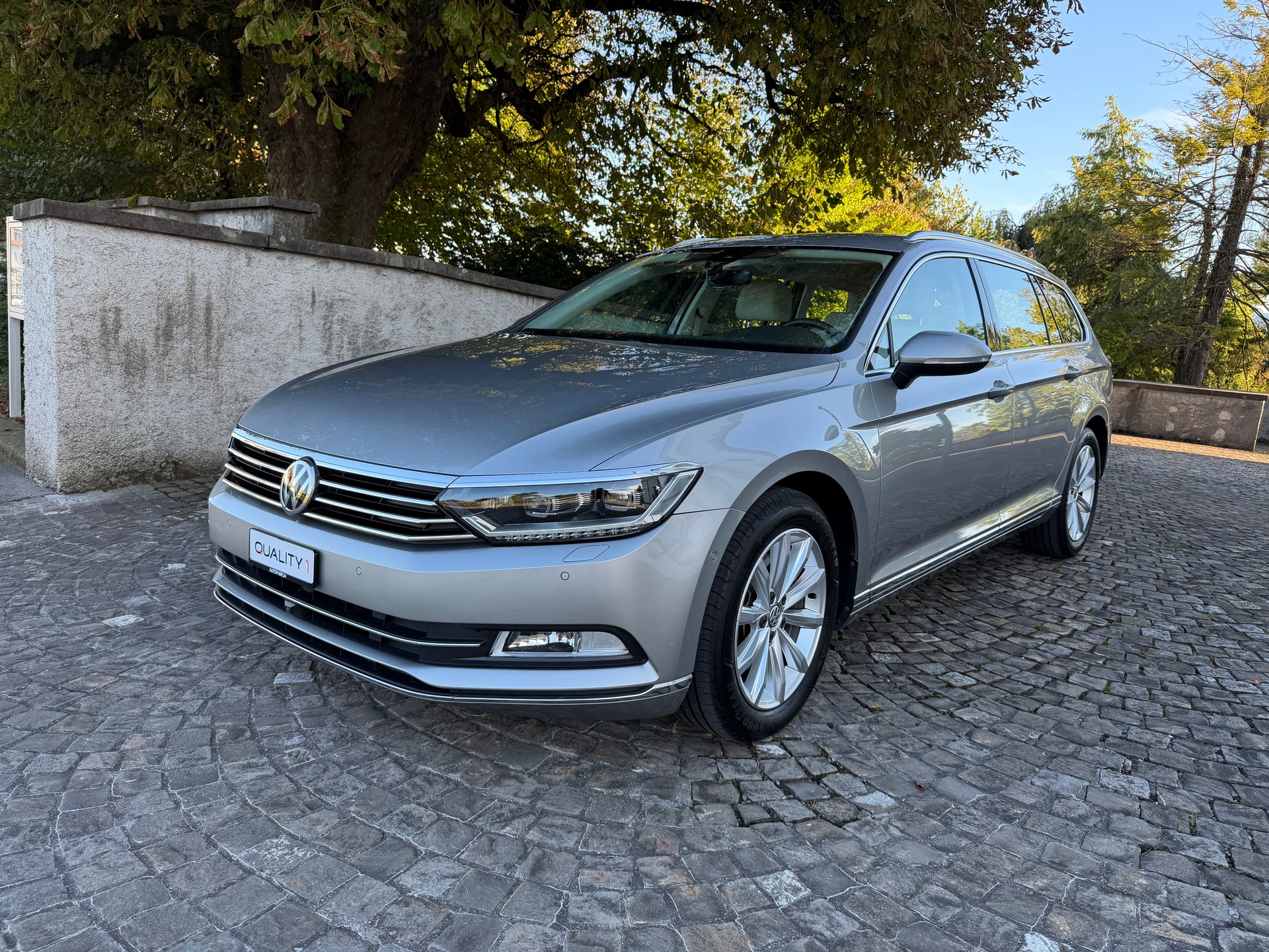 VW Passat Variant 1.4 TSI ACT BMT Highline DSG / Ab MFK / Service gepflegt/ 8 Fach / 36 Monate Garantie /Leder/LED/Apple Carplay-image-0