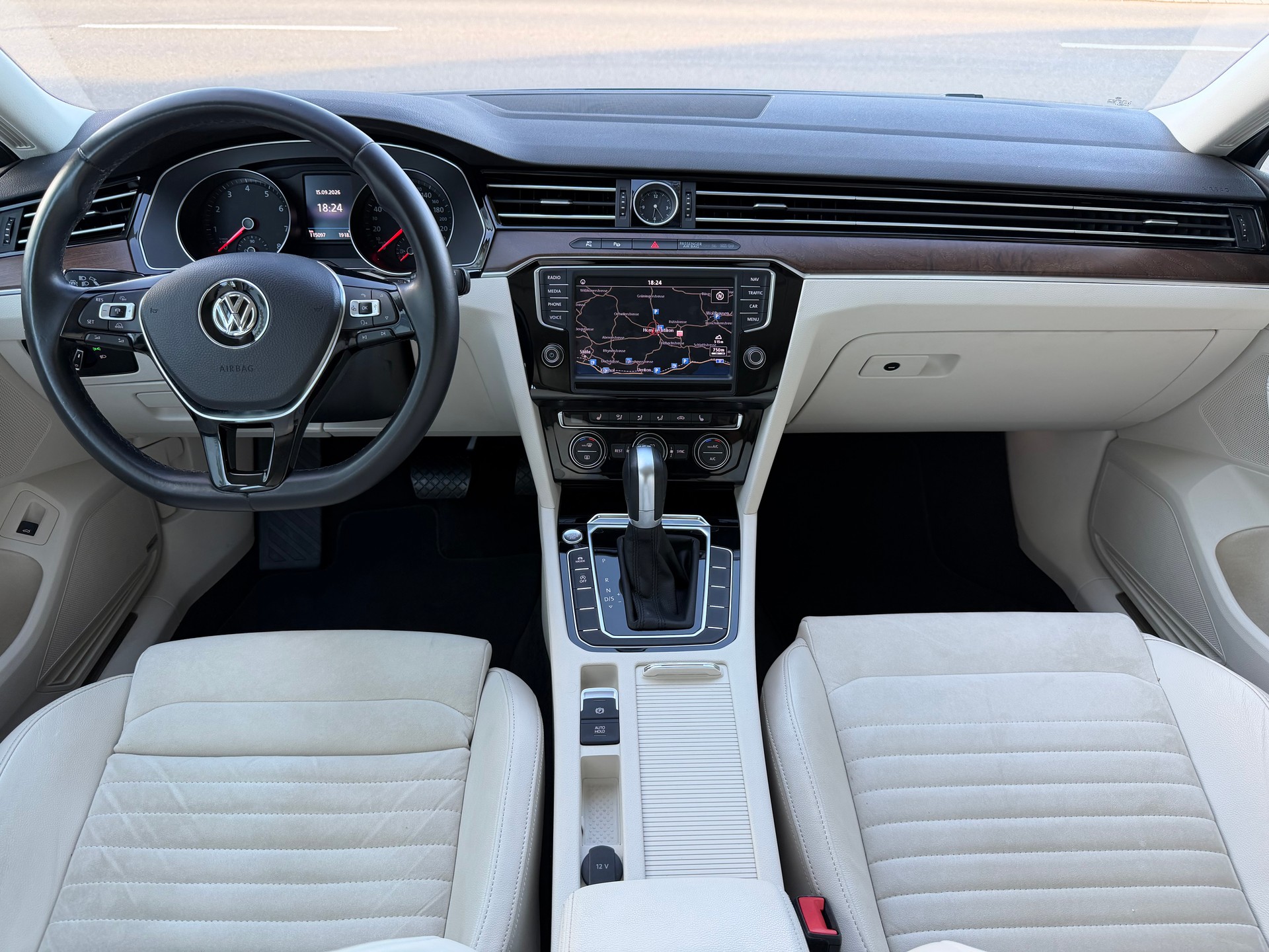 VW Passat Variant 1.4 TSI ACT BMT Highline DSG / Ab MFK / Service gepflegt/ 8 Fach / 36 Monate Garantie /Leder/LED/Apple Carplay-image-9