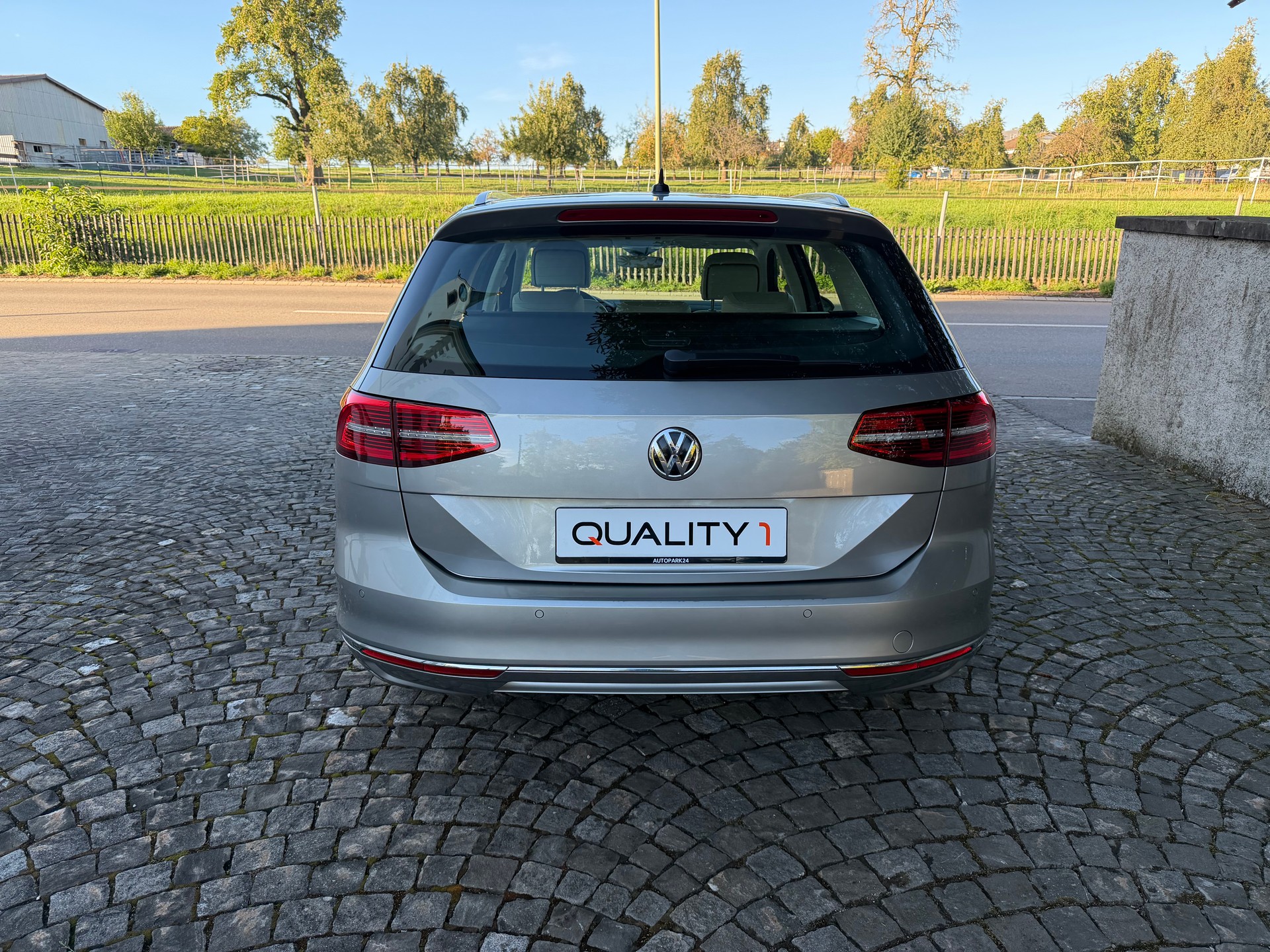VW Passat Variant 1.4 TSI ACT BMT Highline DSG / Ab MFK / Service gepflegt/ 8 Fach / 36 Monate Garantie /Leder/LED/Apple Carplay-image-4