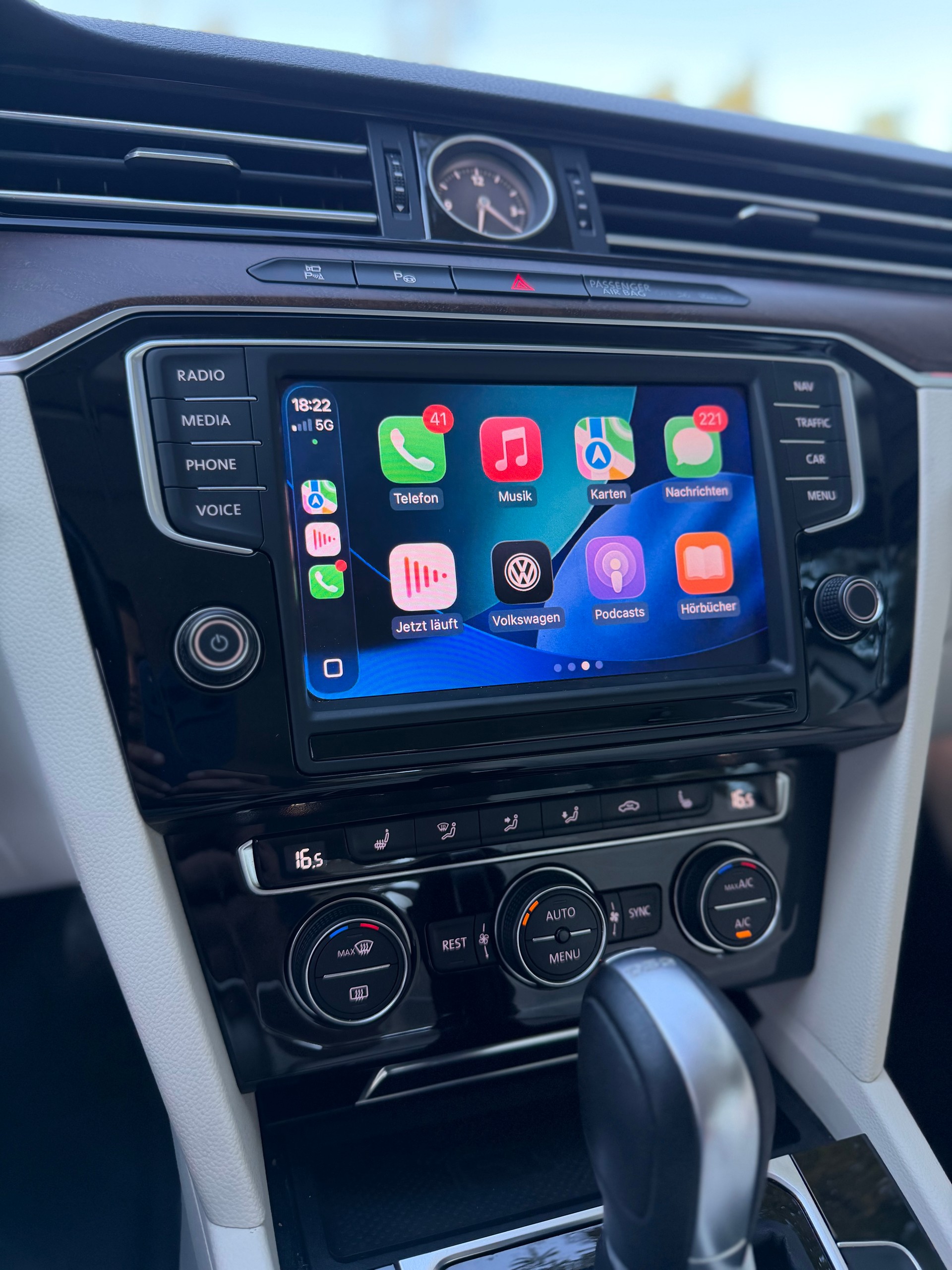 VW Passat Variant 1.4 TSI ACT BMT Highline DSG / Ab MFK / Service gepflegt/ 8 Fach / 36 Monate Garantie /Leder/LED/Apple Carplay-image-11