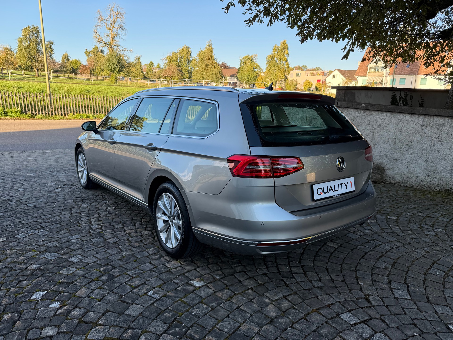 VW Passat Variant 1.4 TSI ACT BMT Highline DSG / Ab MFK / Service gepflegt/ 8 Fach / 36 Monate Garantie /Leder/LED/Apple Carplay-image-5