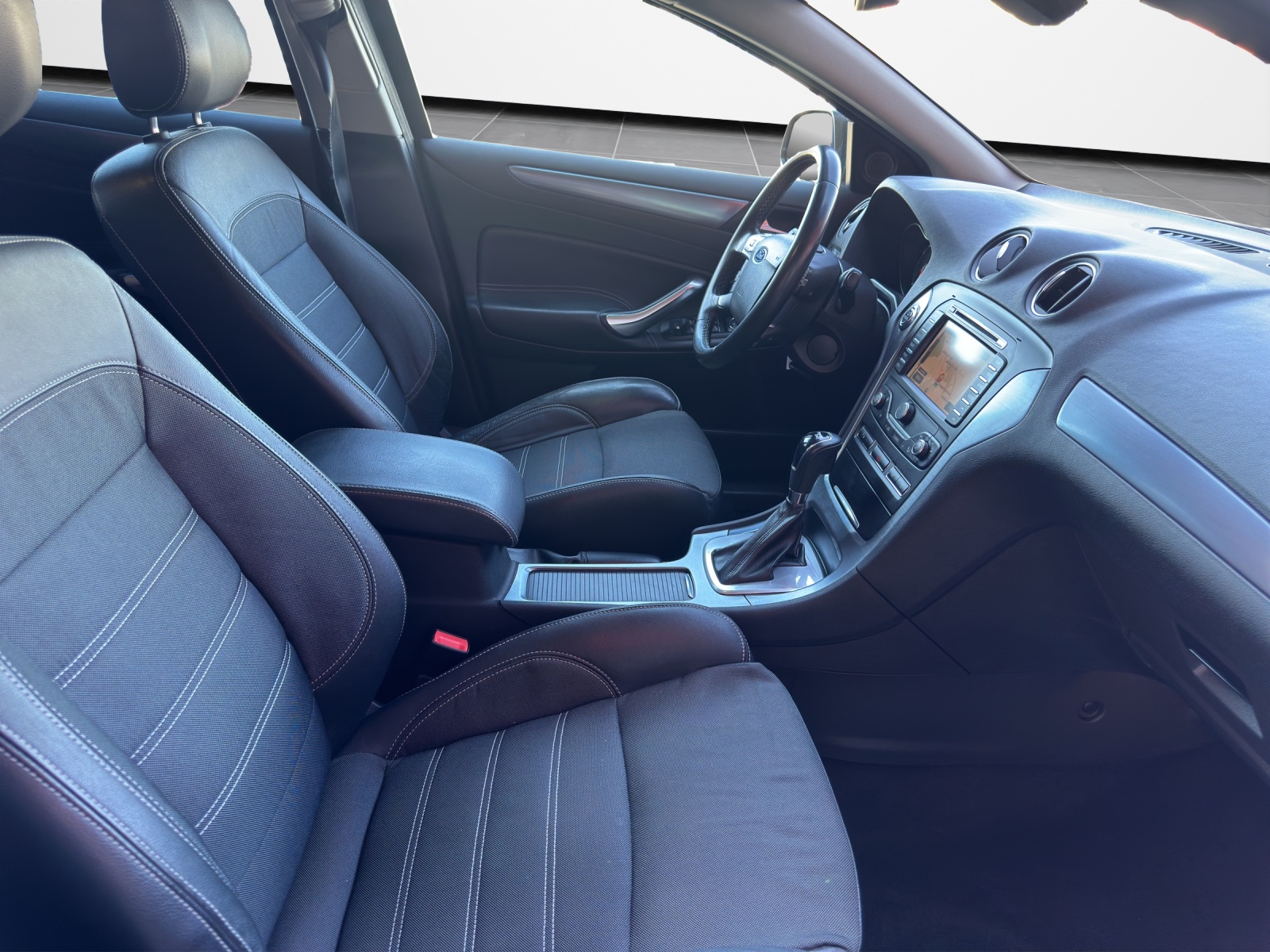 FORD Mondeo 2.0 EcoBoost SCTi Titanium PowerShift-image-11