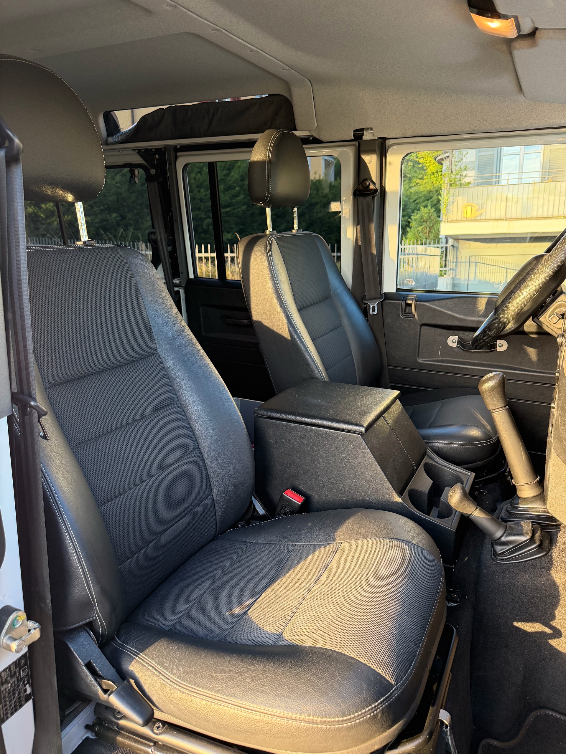 LAND ROVER 2.2 TD4 SW SE-image-16