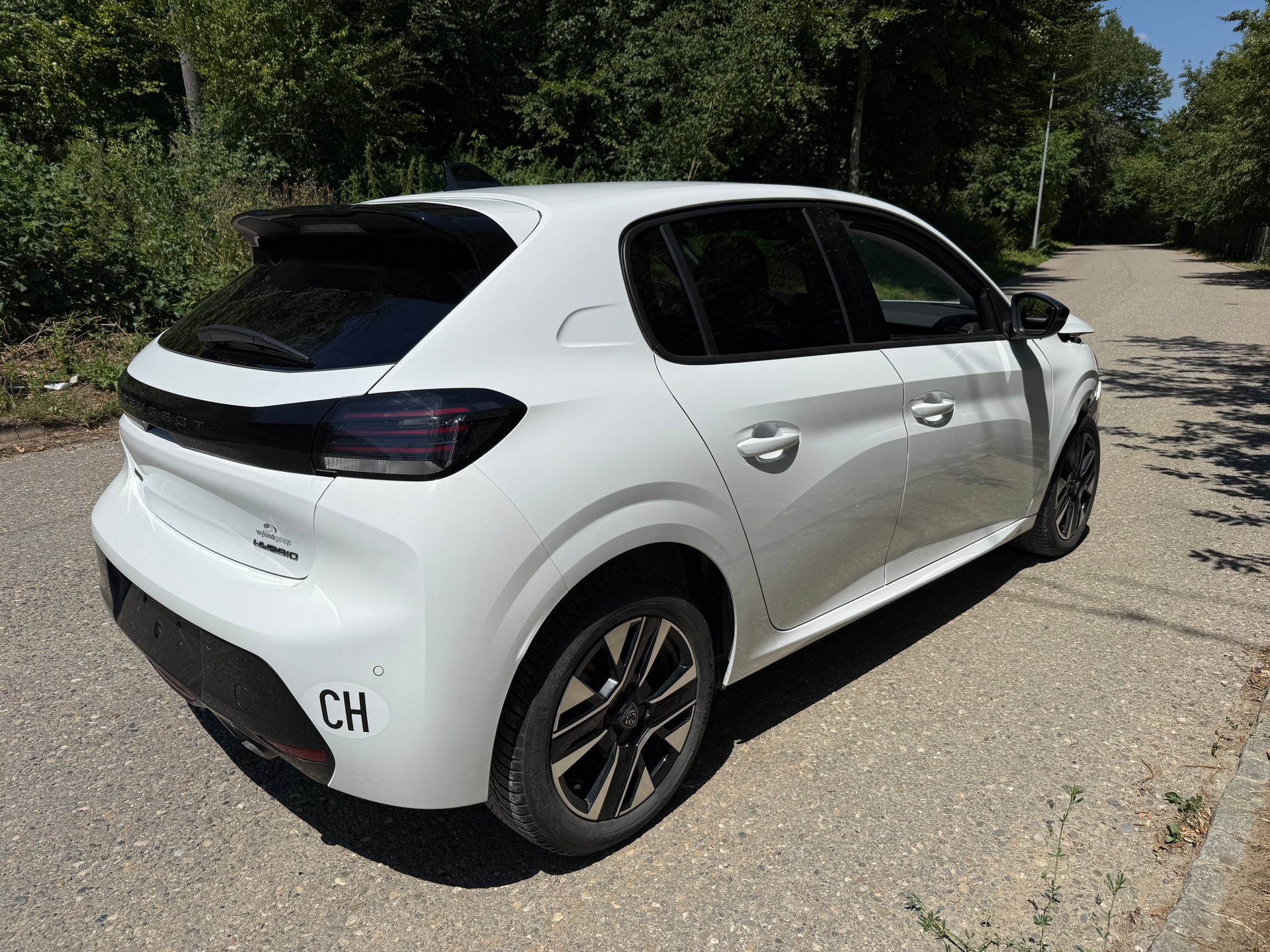 PEUGEOT 208 1.2 MHEV 110 Allure-image-4