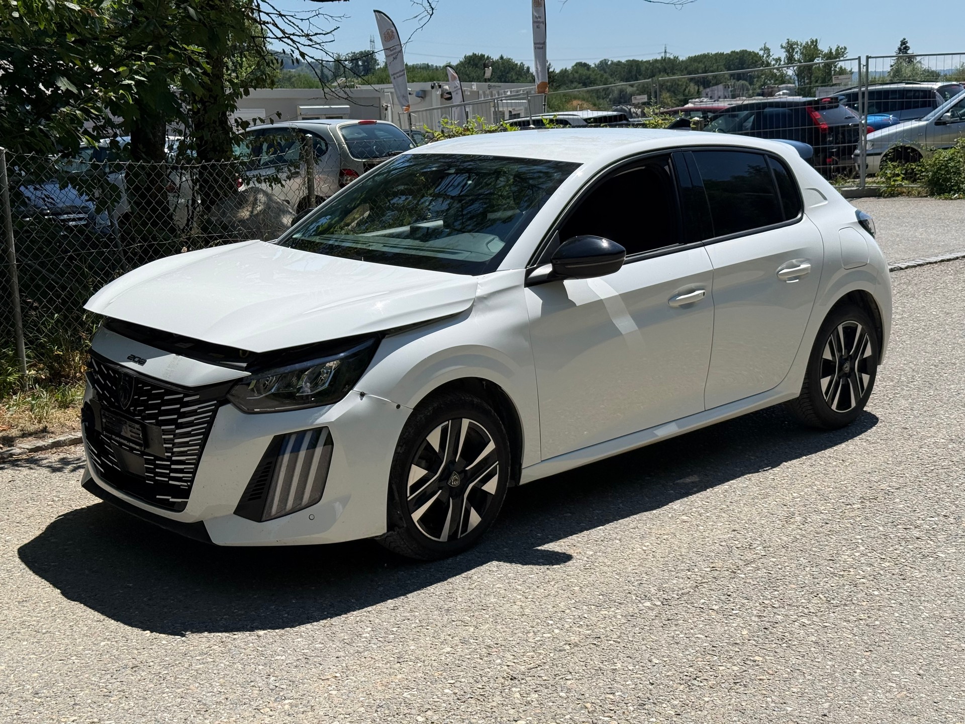 PEUGEOT 208 1.2 MHEV 110 Allure-image-0