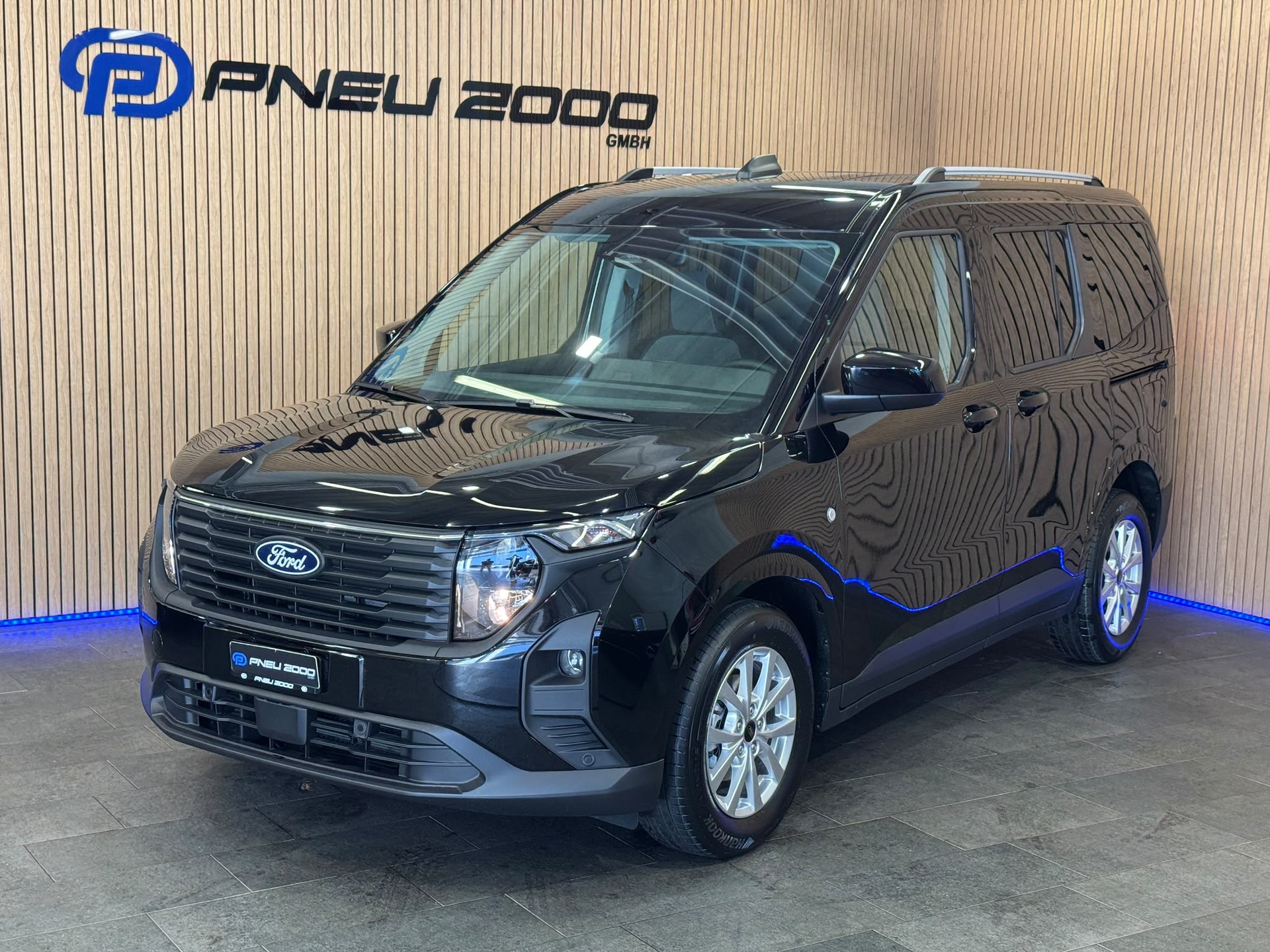 FORD Tourneo Courier 1.0 EcoBoost Titanium Automat
