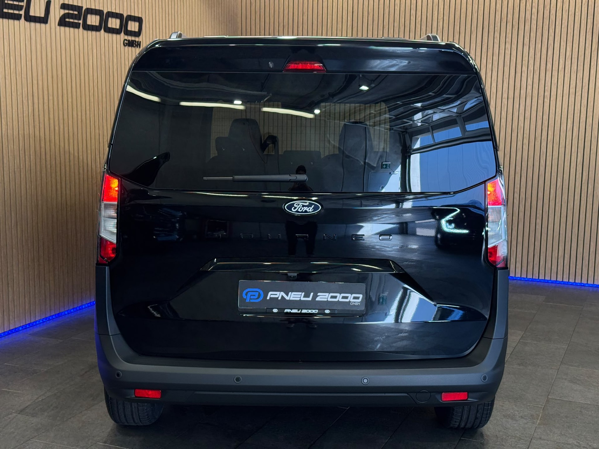 FORD Tourneo Courier 1.0 EcoBoost Titanium Automat-showroom-element-3