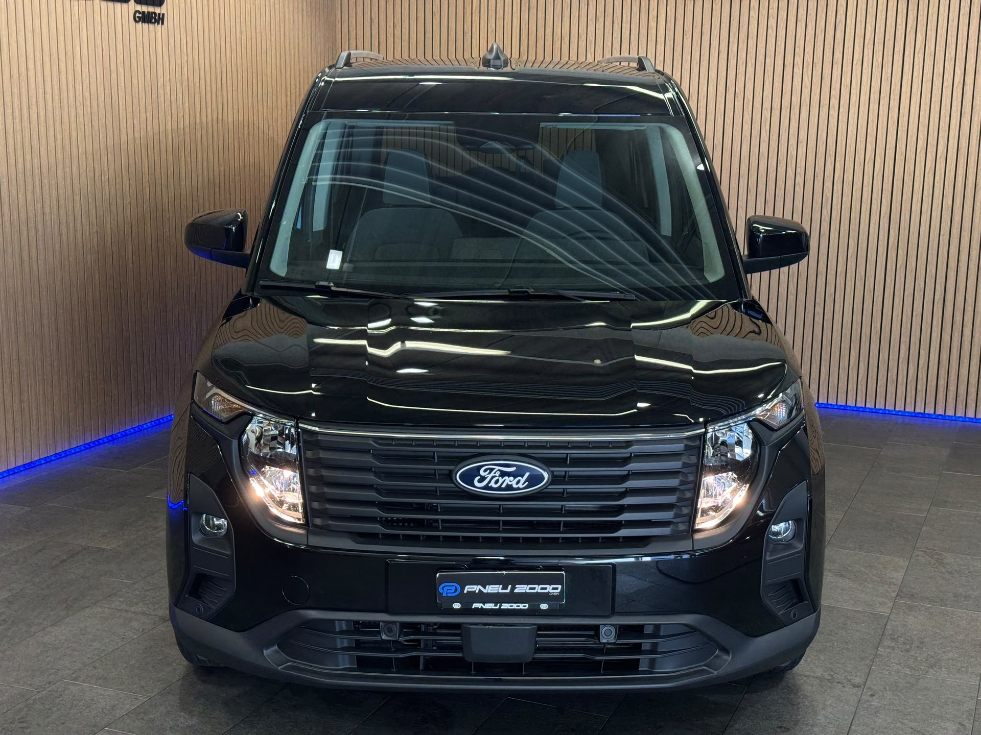 FORD Tourneo Courier 1.0 EcoBoost Titanium Automat-showroom-element-1