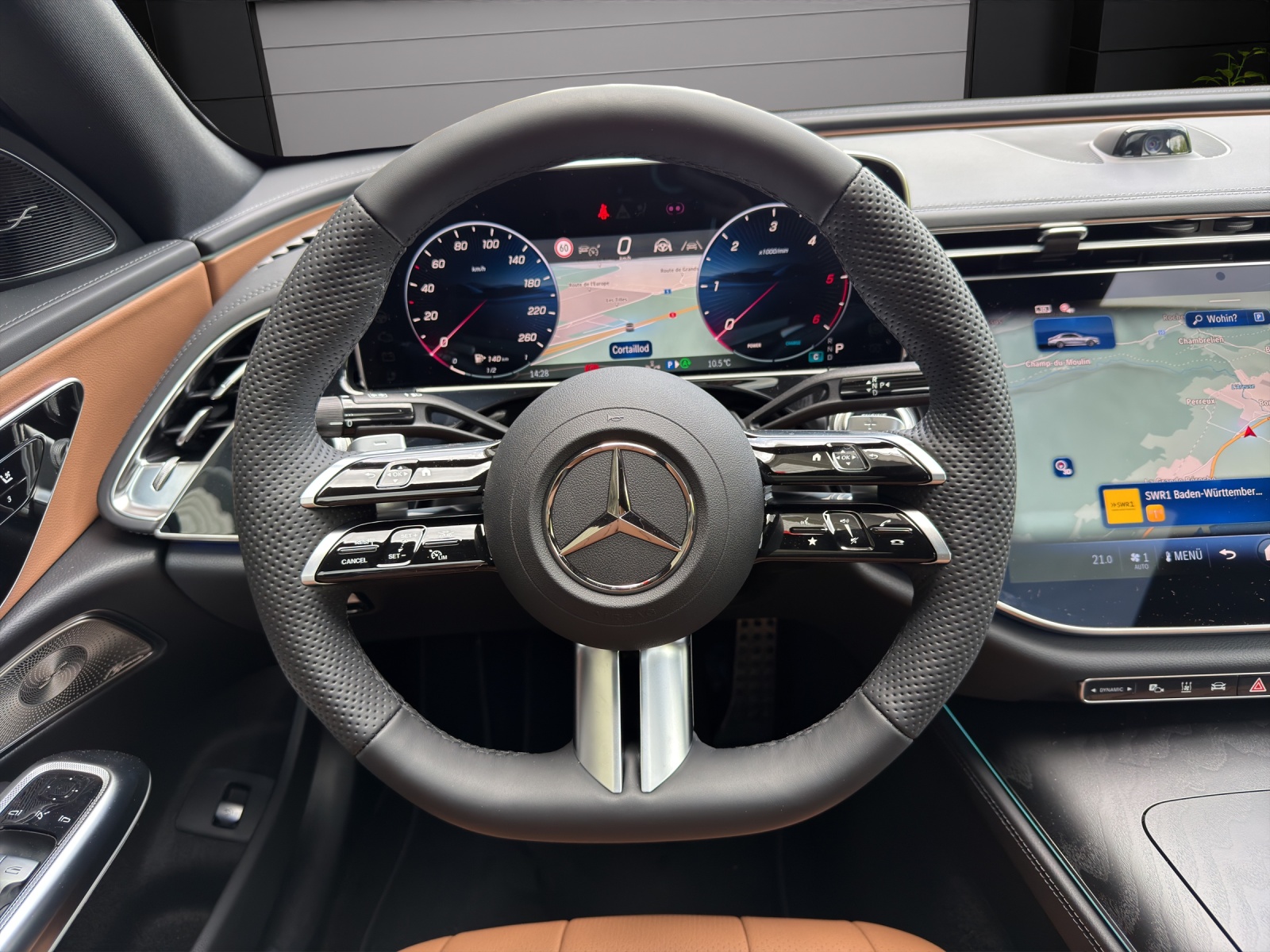 MERCEDES-BENZ E 220 d 4Matic 9G-Tronic-image-13