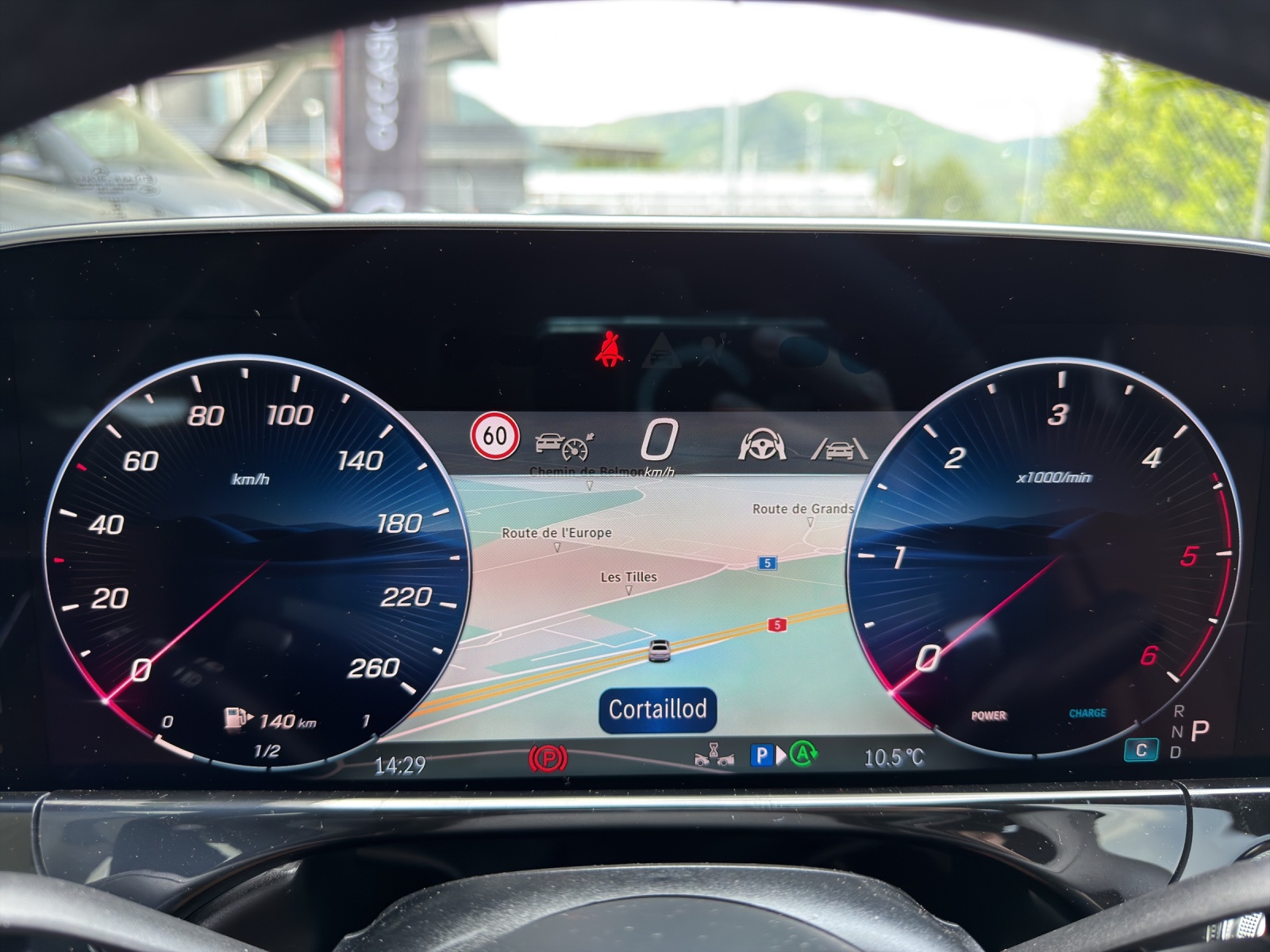 MERCEDES-BENZ E 220 d 4Matic 9G-Tronic-image-15