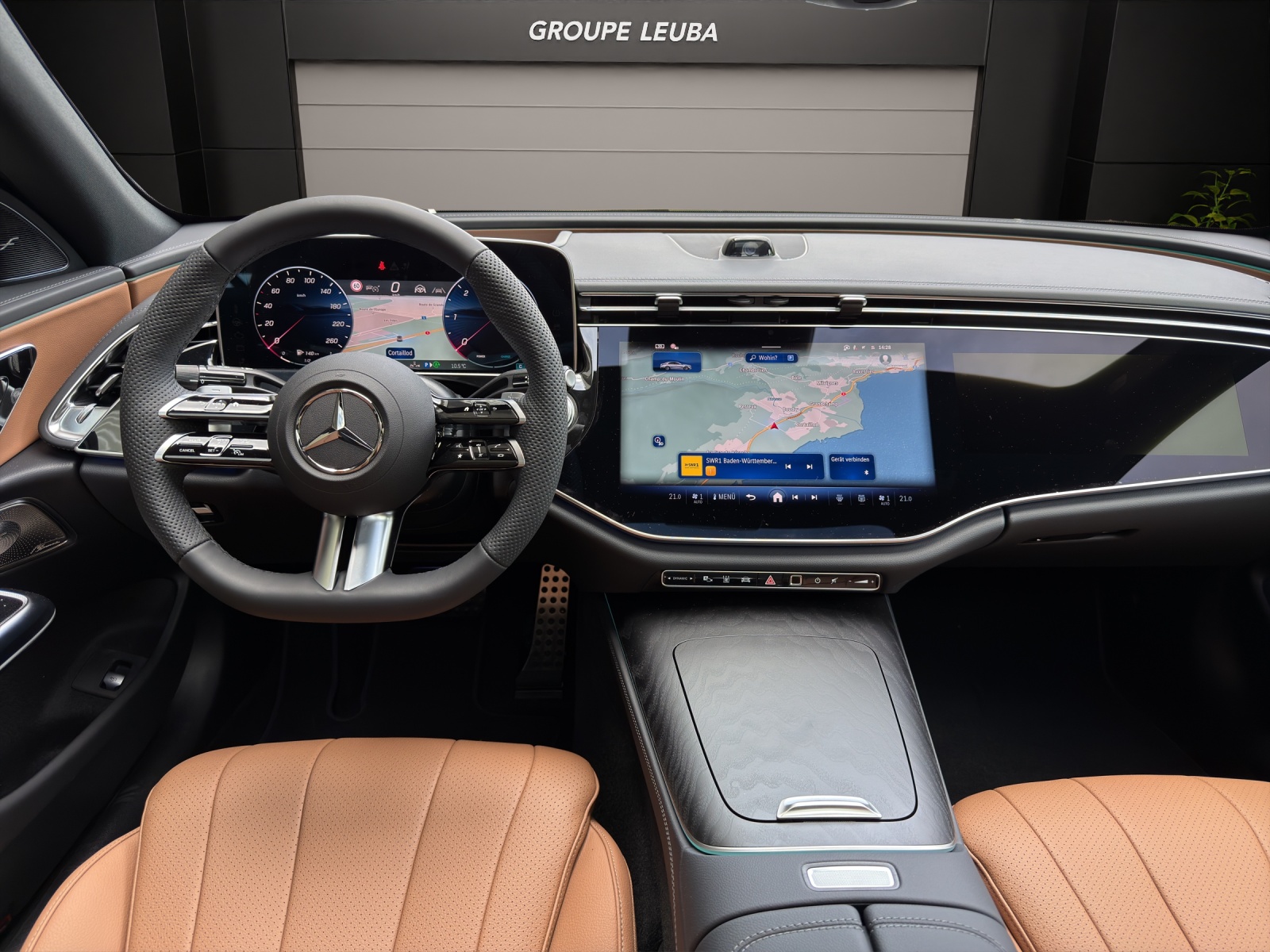 MERCEDES-BENZ E 220 d 4Matic 9G-Tronic-image-6