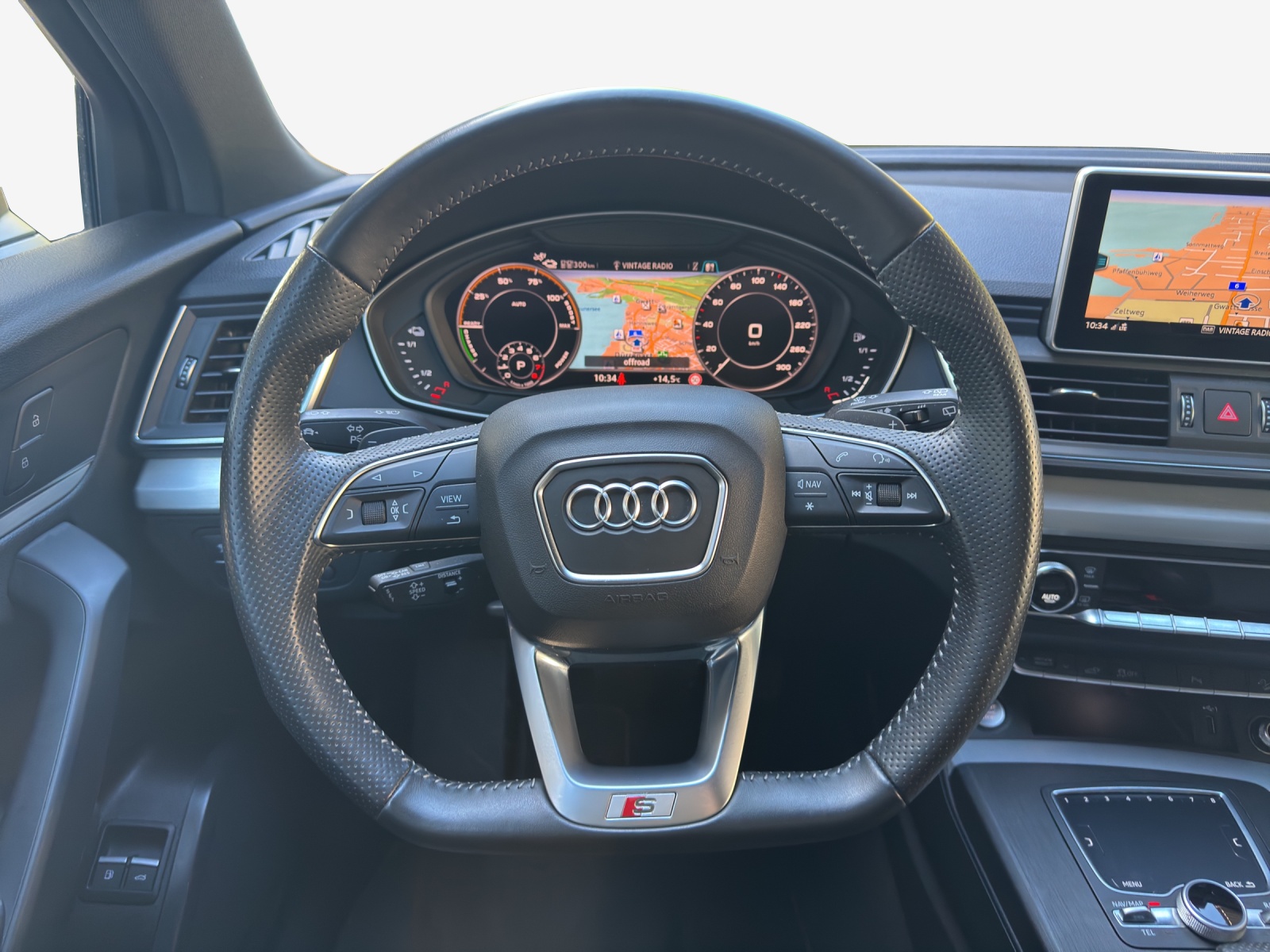 AUDI Q5 55 TFSI e sport quattro-image-10