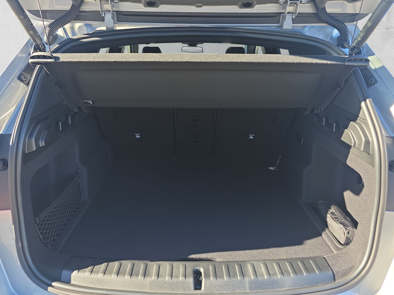BMW iX1 eDrive 20 M Sport-image-9