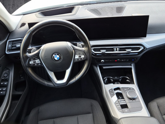 BMW 320d xDrive 48V Touring-image-7