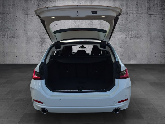 BMW 320d xDrive 48V Touring-image-11