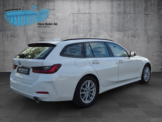BMW 320d xDrive 48V Touring-image-4