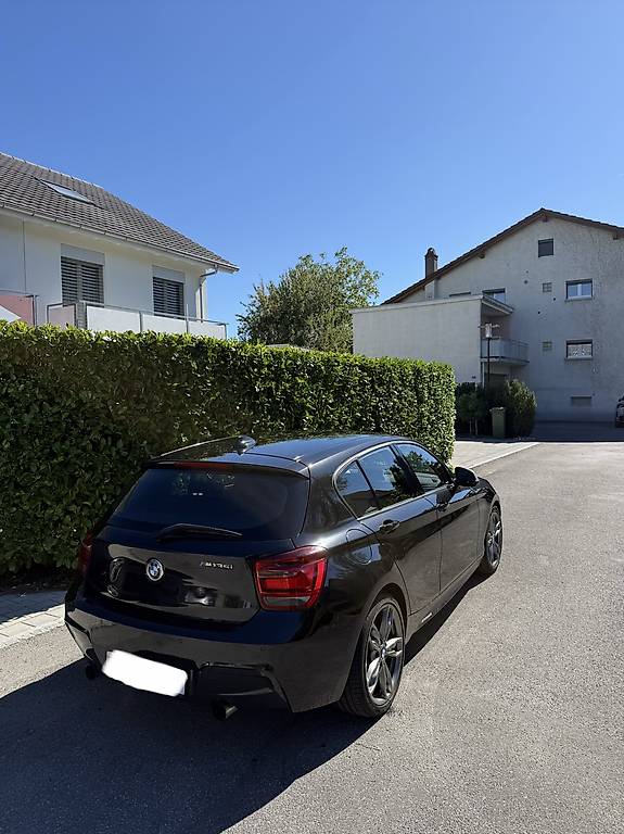 BMW M135i xDrive Steptronic-image-0