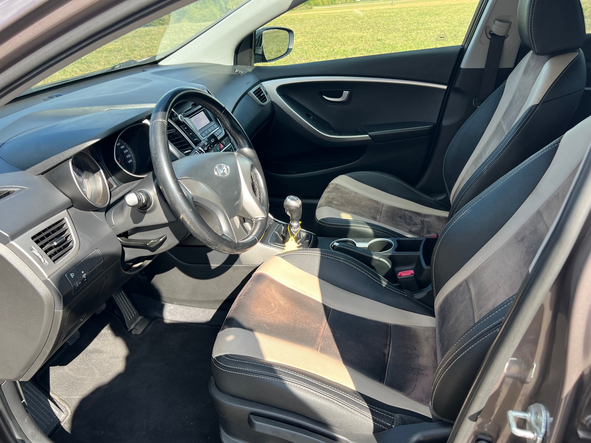 HYUNDAI i30 1.4 Pica Leder-image-5