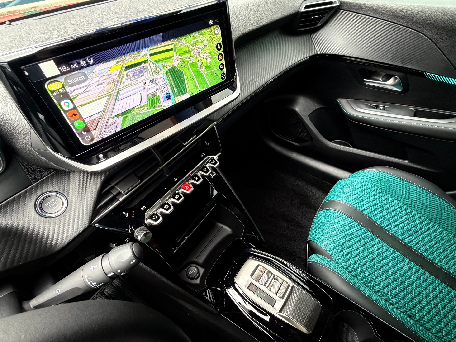 PEUGEOT 208 1.2 Hybrid Envy-image-10