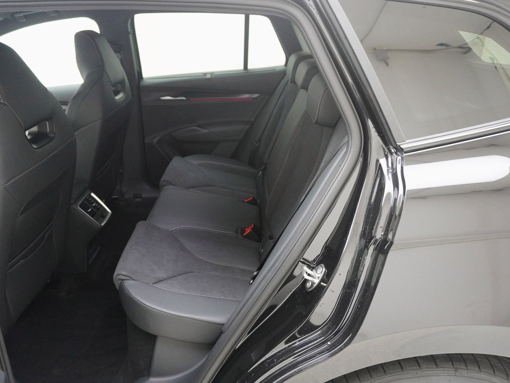 SKODA Enyaq iV 85x SportLine Advanced-image-14