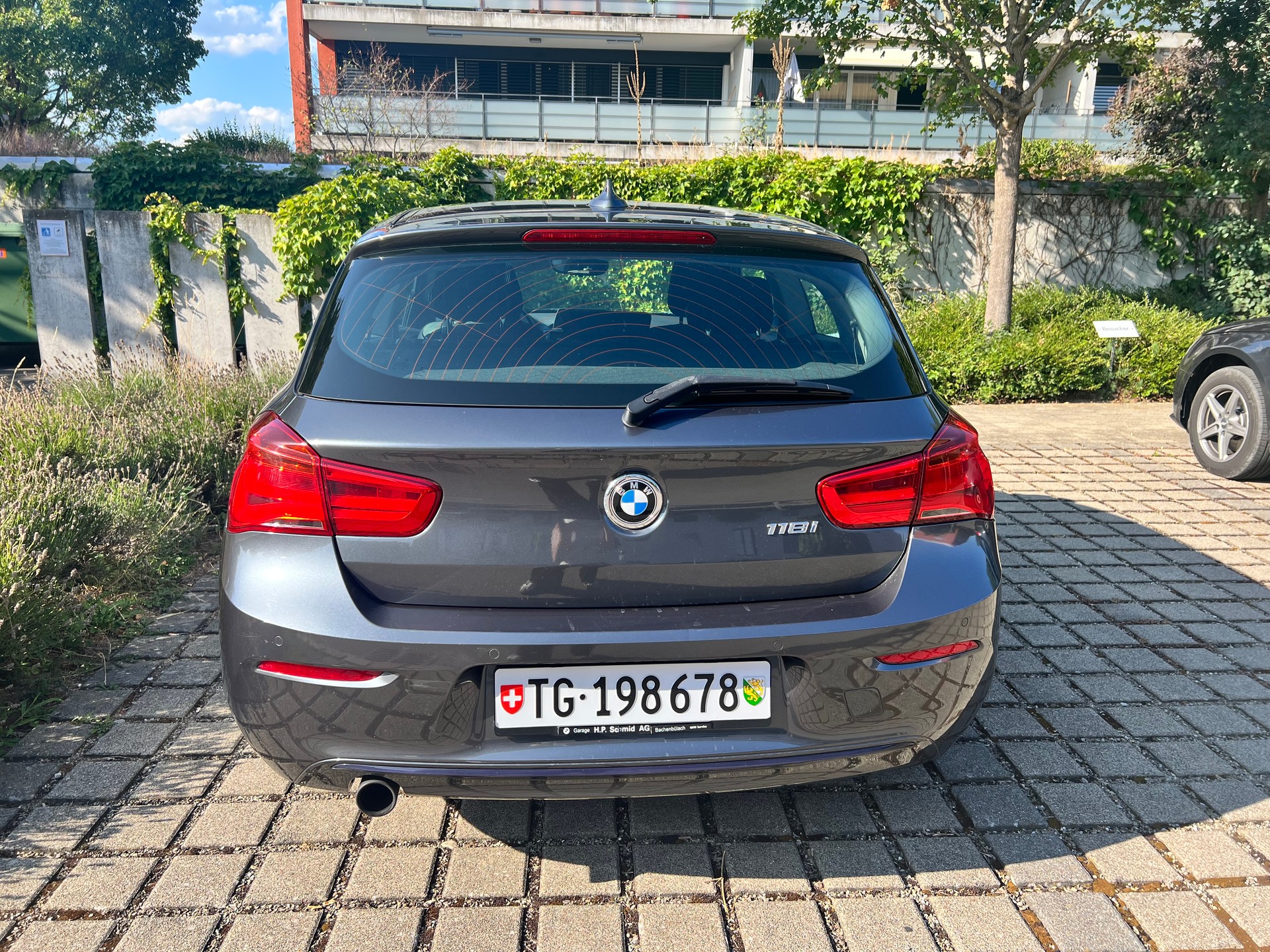 BMW 118i-image-2