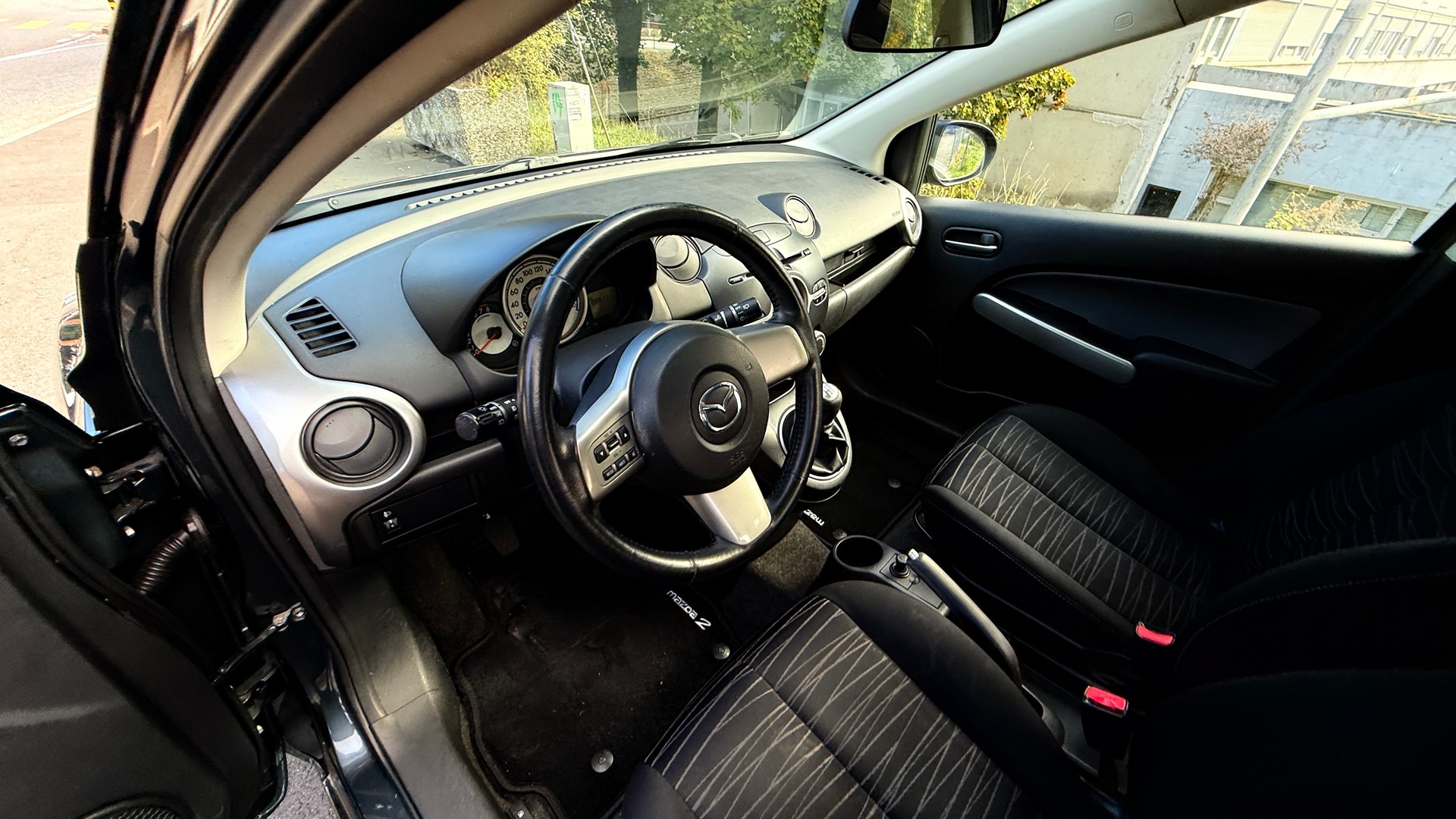 MAZDA 2 1.3i 16V Exclusive-image-10