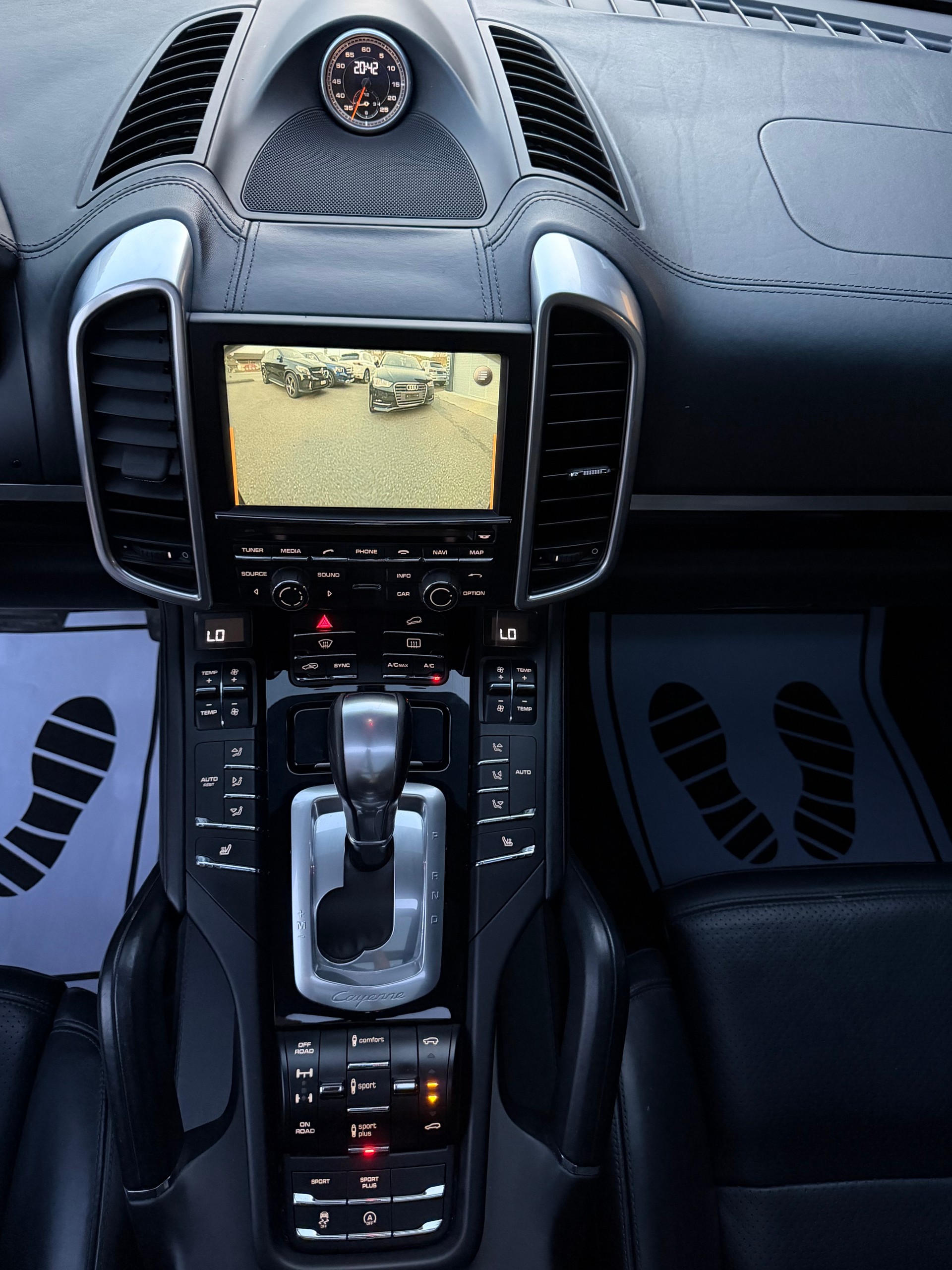 PORSCHE Cayenne Diesel Platinum Edition-image-9