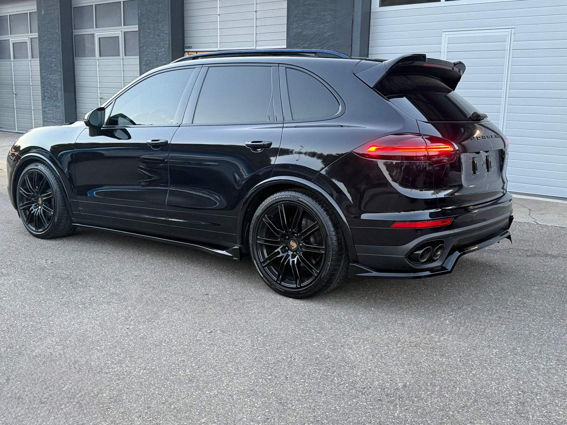 PORSCHE Cayenne Diesel Platinum Edition-image-5