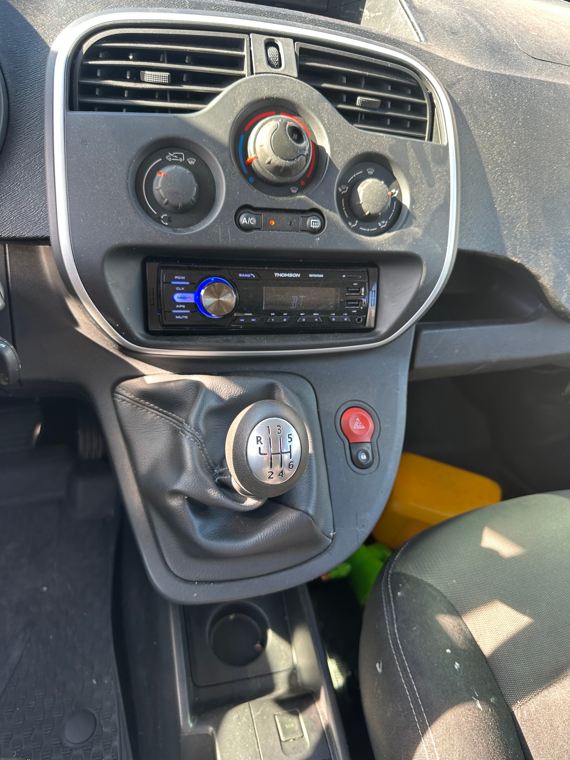 RENAULT Kangoo 1.2 16V Turbo Intens-image-10