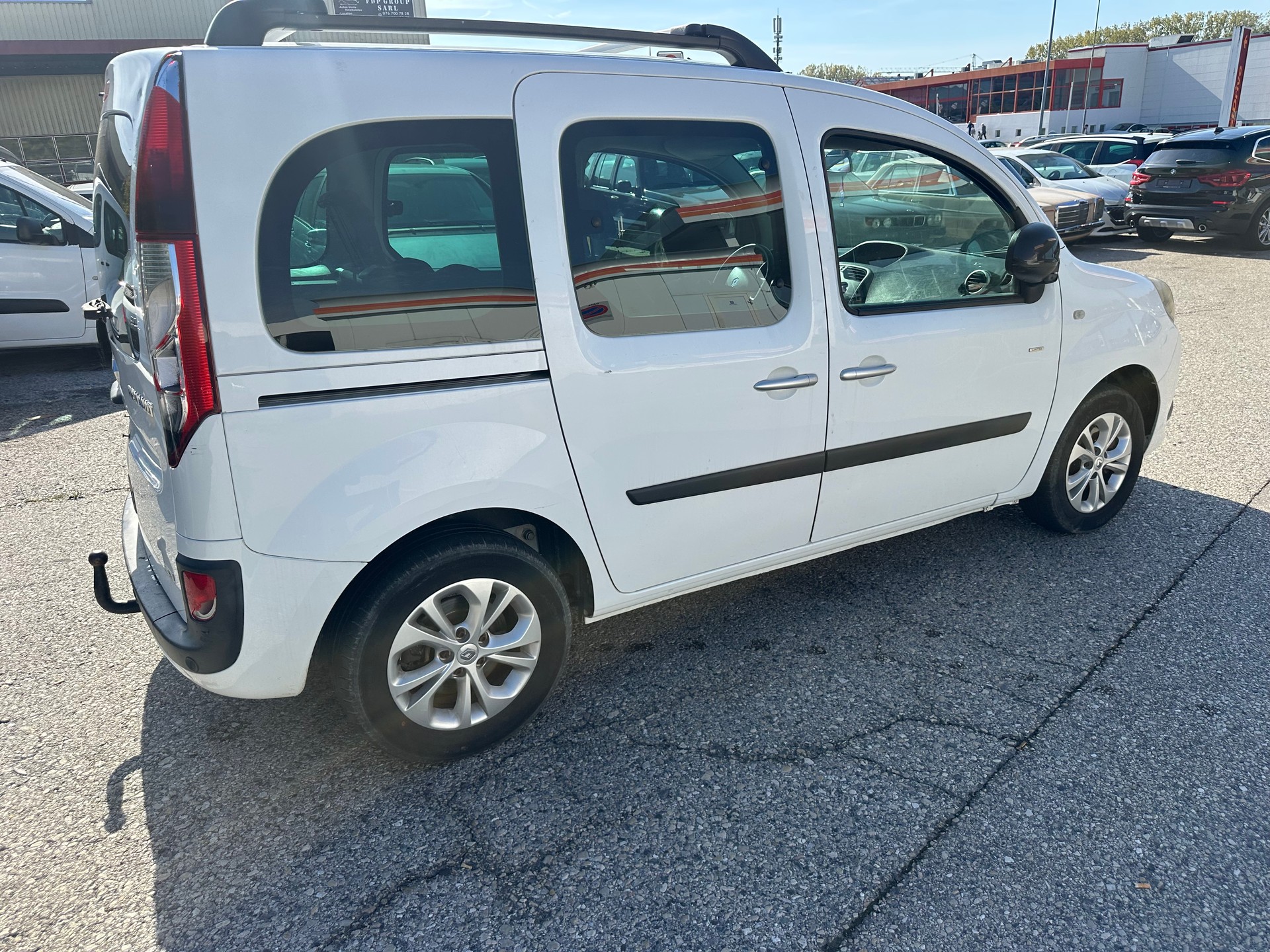 RENAULT Kangoo 1.2 16V Turbo Intens-image-9