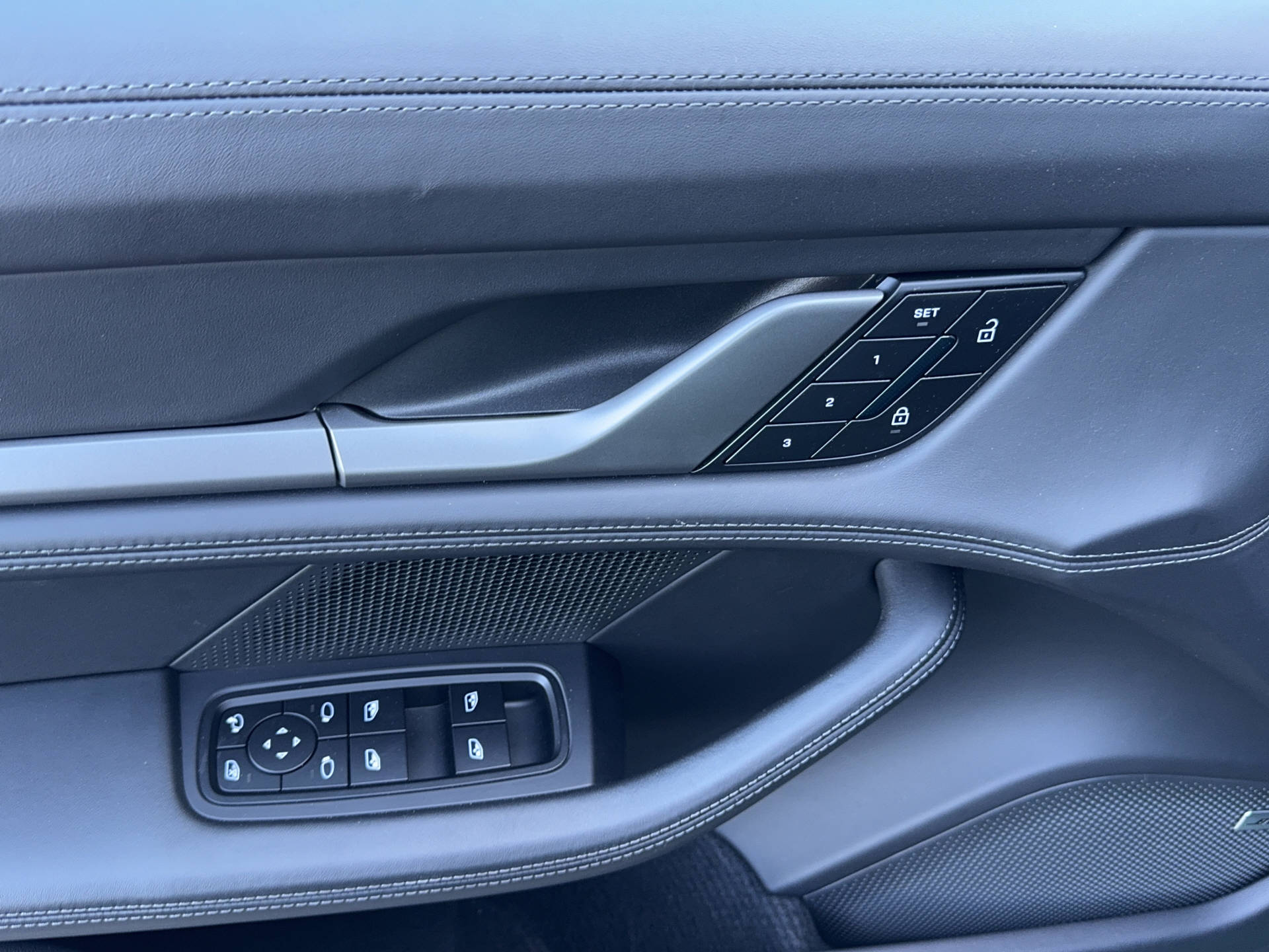 PORSCHE Taycan Turbo Sport Turismo-image-8