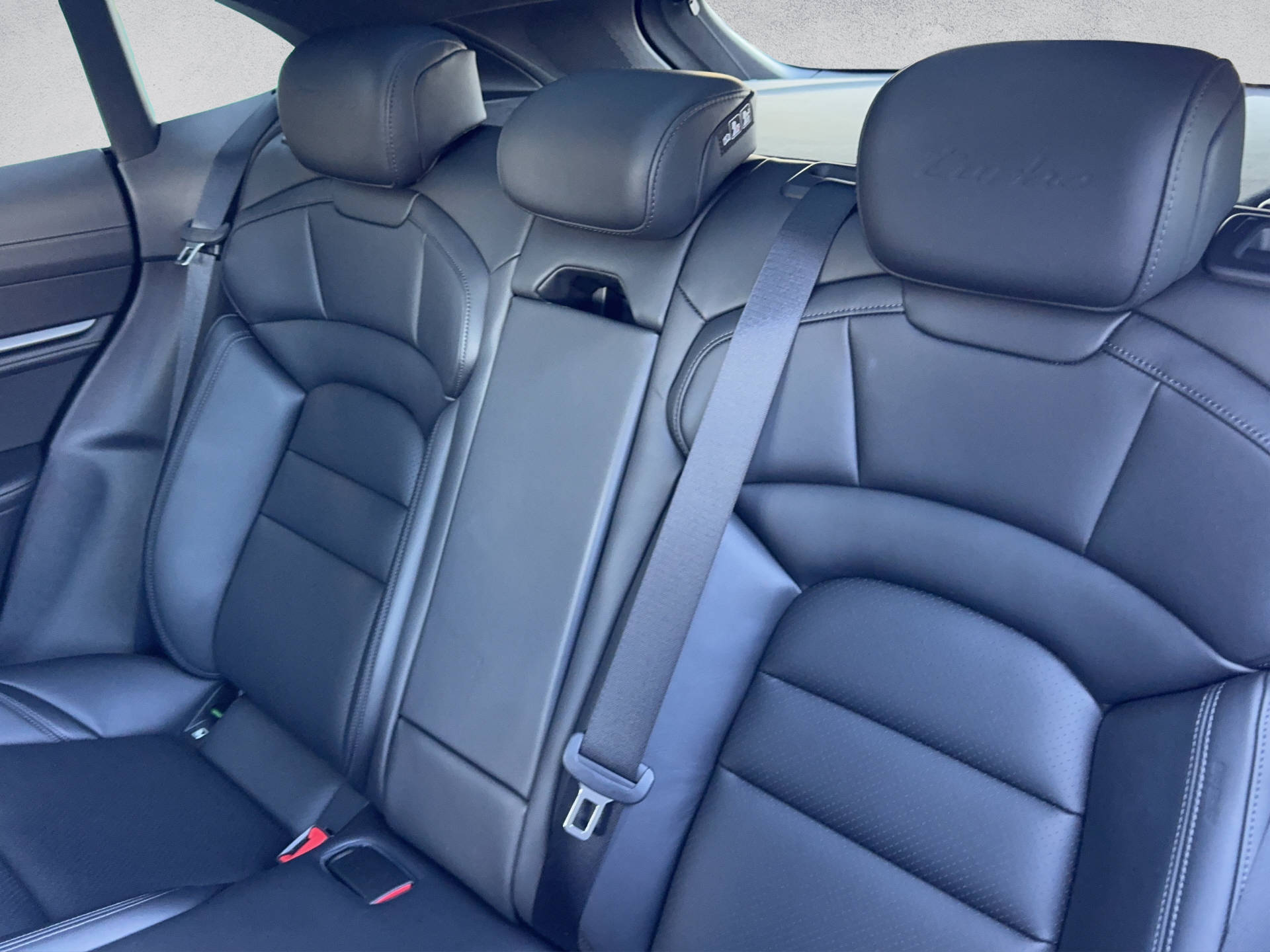 PORSCHE Taycan Turbo Sport Turismo-image-10
