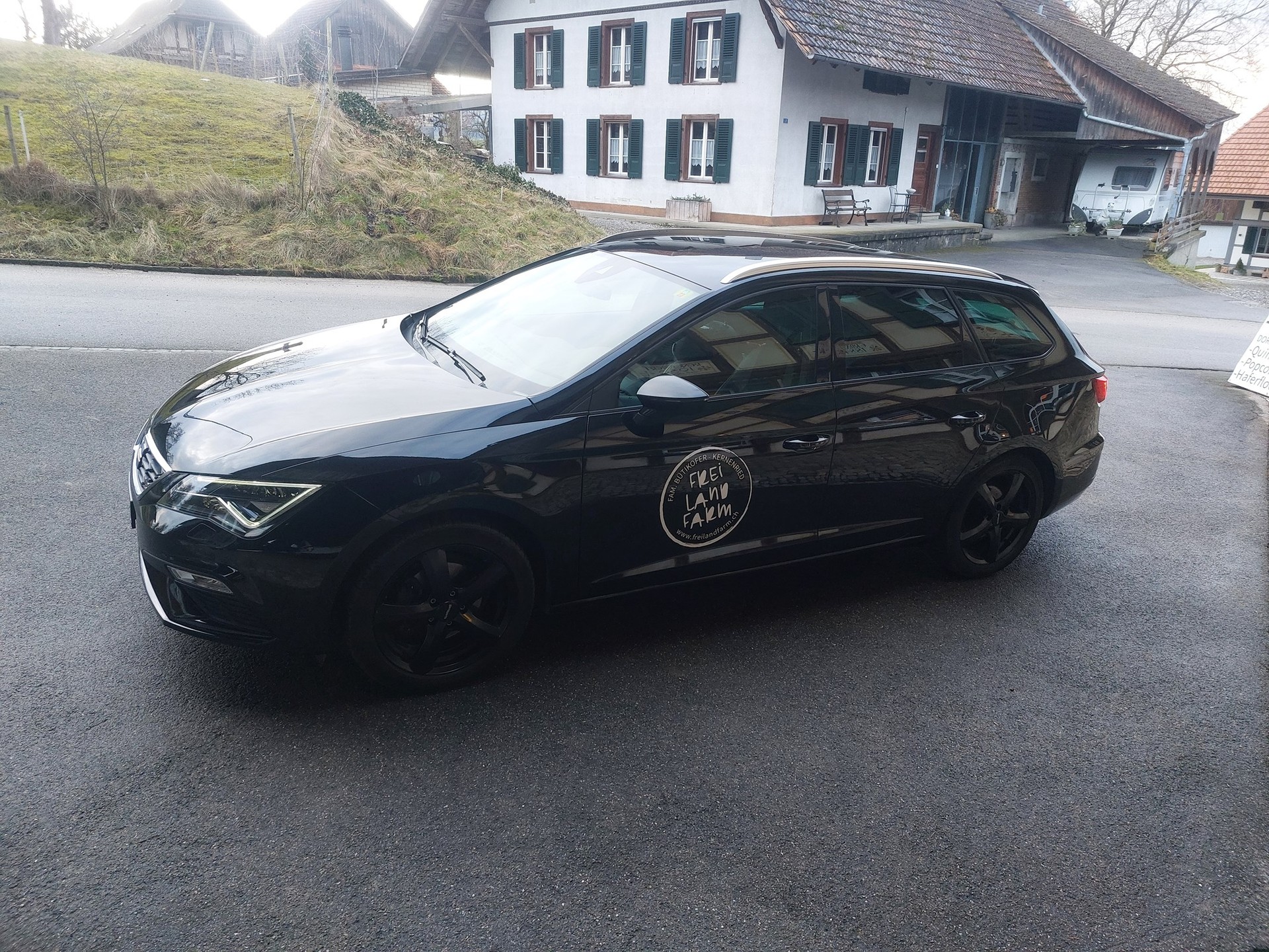 SEAT Leon ST 1.5 TGI CNG SWISS FR-image-1