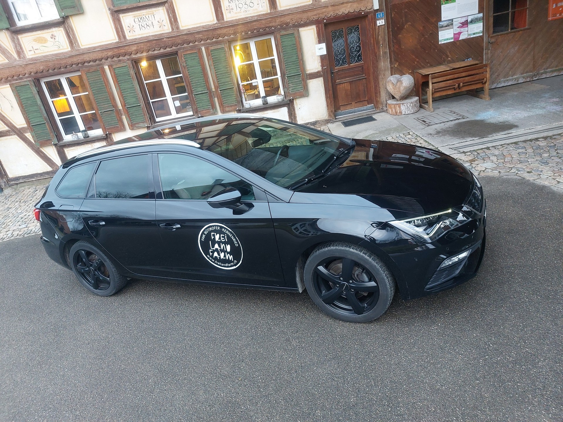 SEAT Leon ST 1.5 TGI CNG SWISS FR-image-2