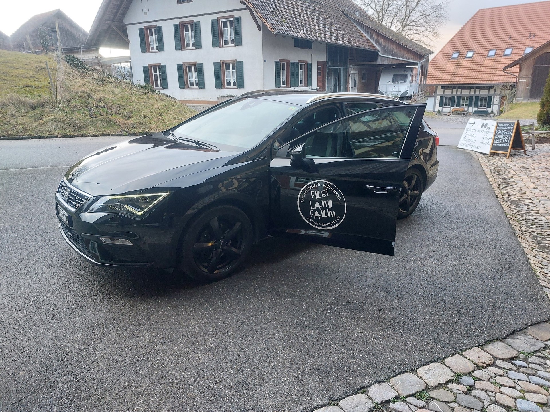 SEAT Leon ST 1.5 TGI CNG SWISS FR-image-3