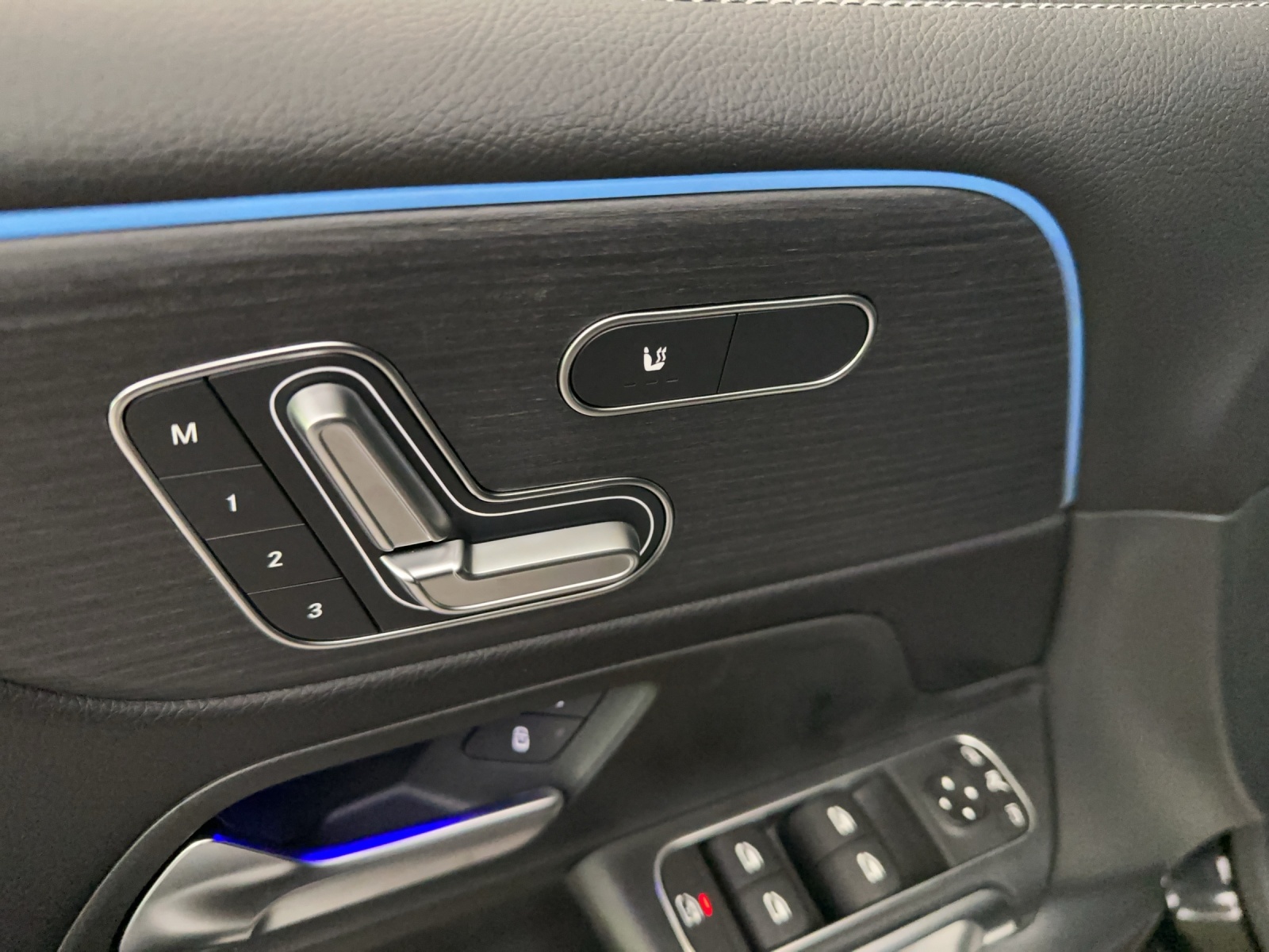 MERCEDES-BENZ GLB 250 4Matic 8G-Tronic-image-9