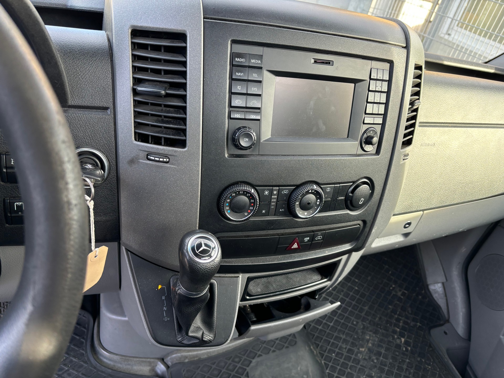 MERCEDES-BENZ Sprinter 316 CDI Standard 4x4 Automat-image-5