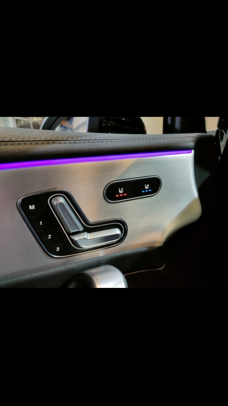 MERCEDES-BENZ A 35 AMG 4Matic Speedshift-image-6
