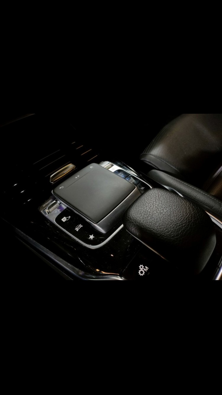 MERCEDES-BENZ A 35 AMG 4Matic Speedshift-image-10