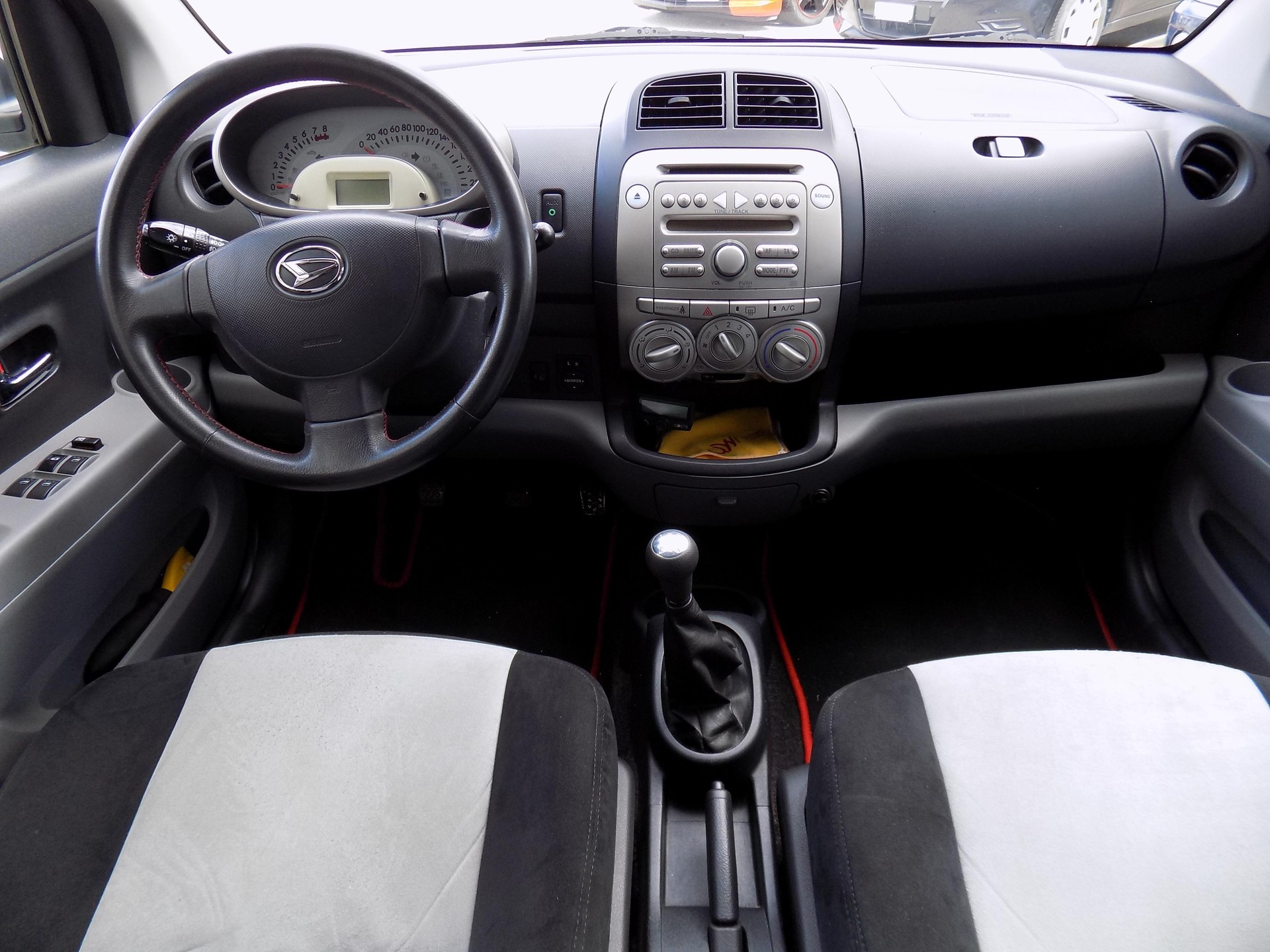 DAIHATSU Sirion 1.3 S eco 4WD-image-6