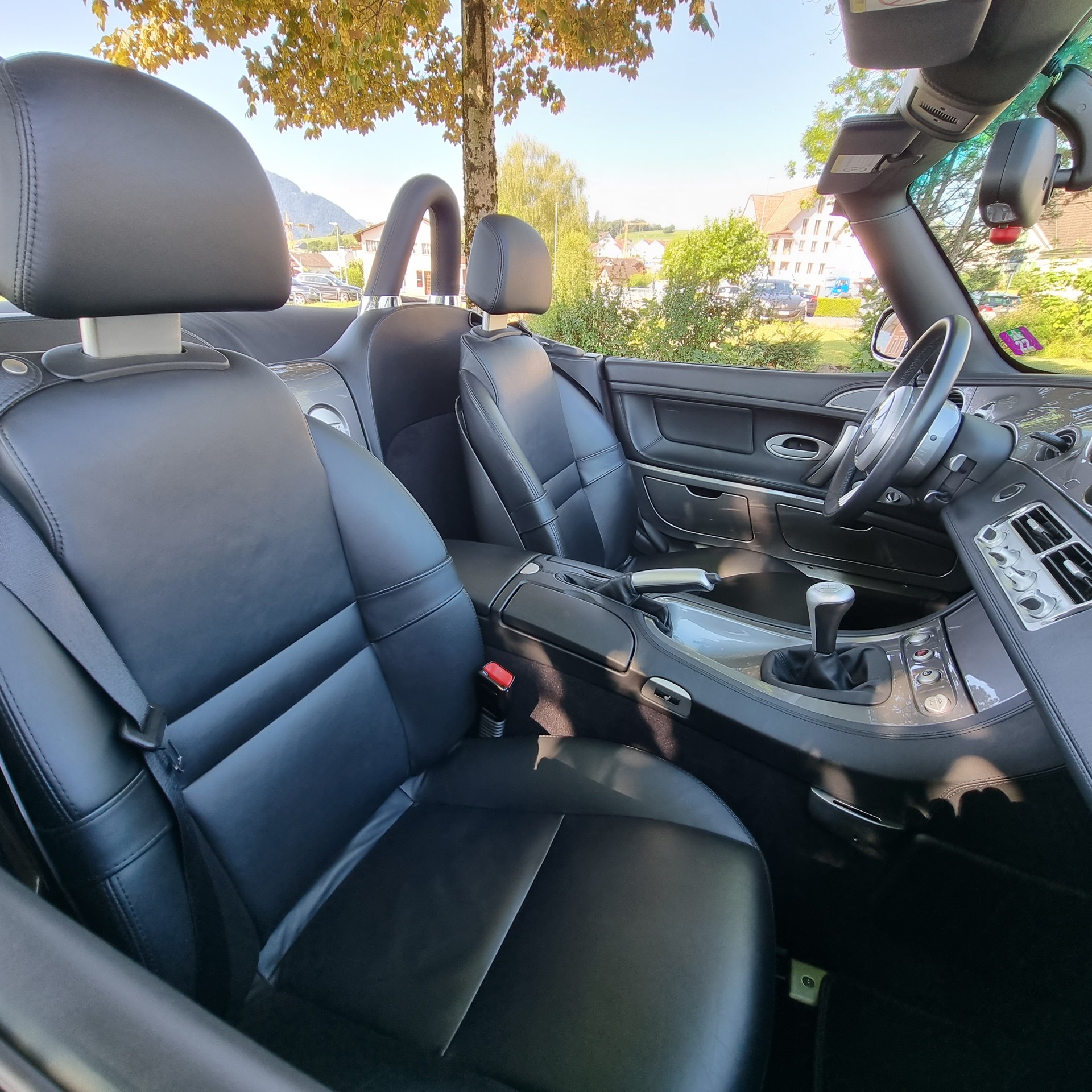 BMW Z8 Roadster-image-2