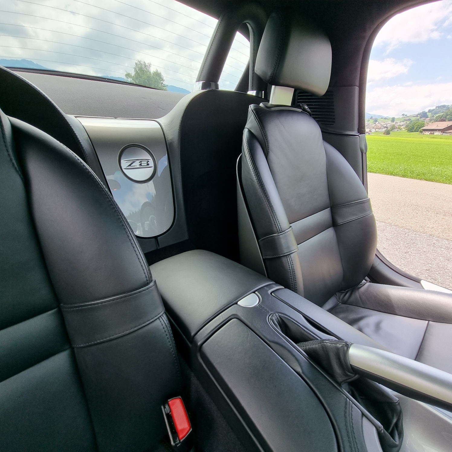 BMW Z8 Roadster-image-1